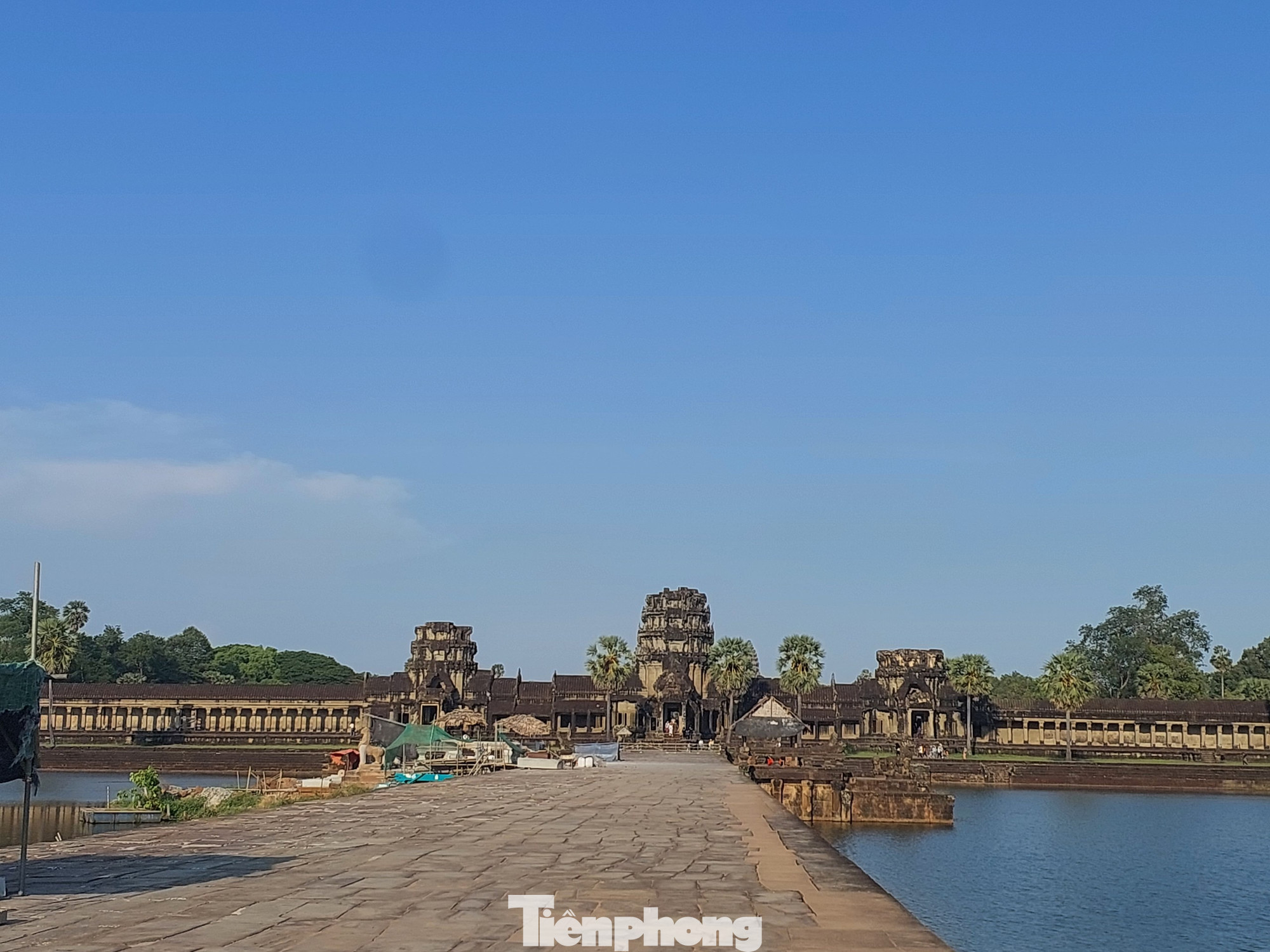 Điểm xuất phát ngay ở lối vào Quần thể đền Angkor Wat. Điểm xuất phát ngay ở lối vào Quần thể đền Angkor Wat.