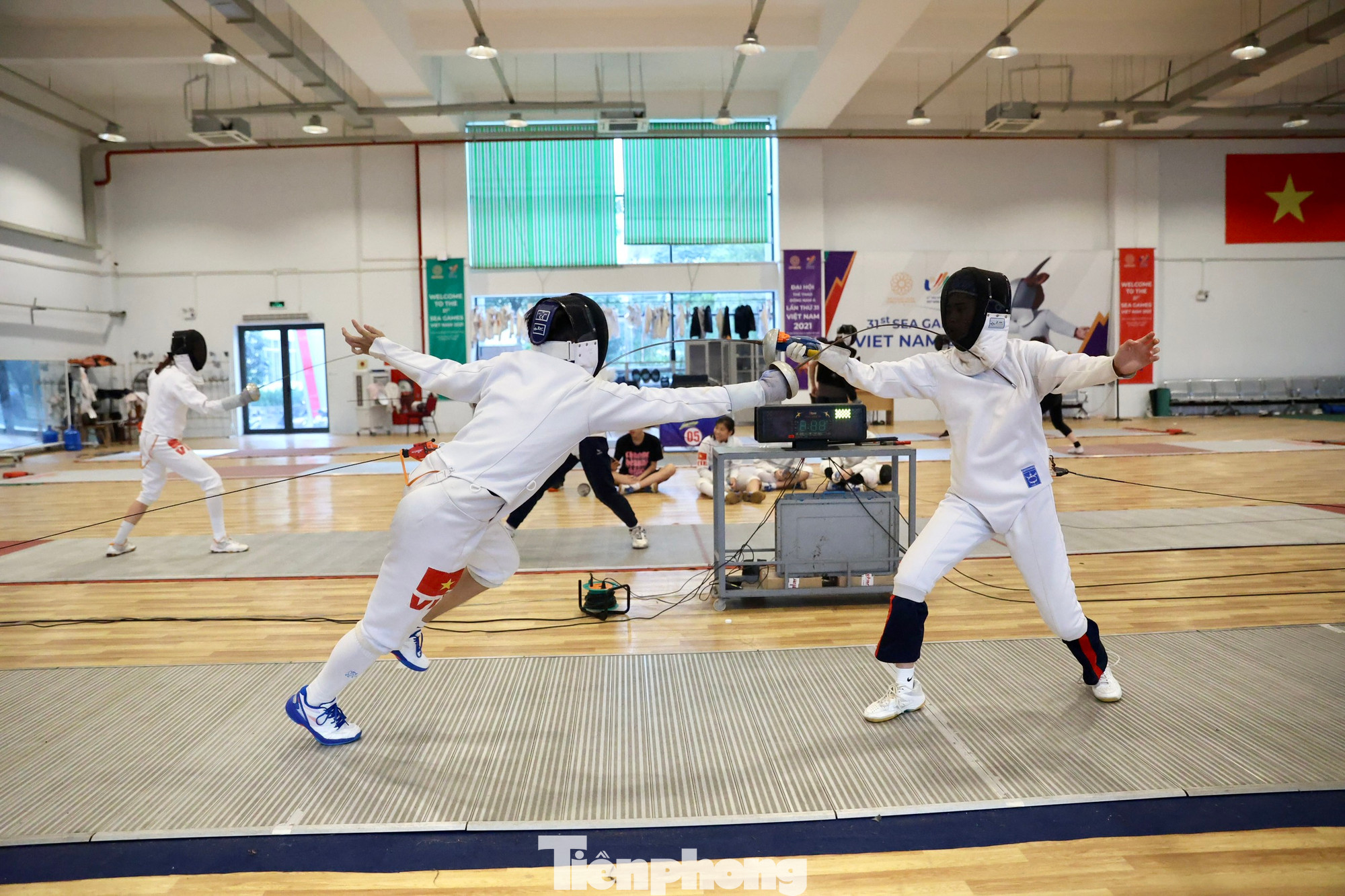 Tất cả tập trung duy nhất vào từng đường kiếm, nỗ lực cải thiện bản thân. Tất cả tập trung duy nhất vào từng đường kiếm, nỗ lực cải thiện bản thân.