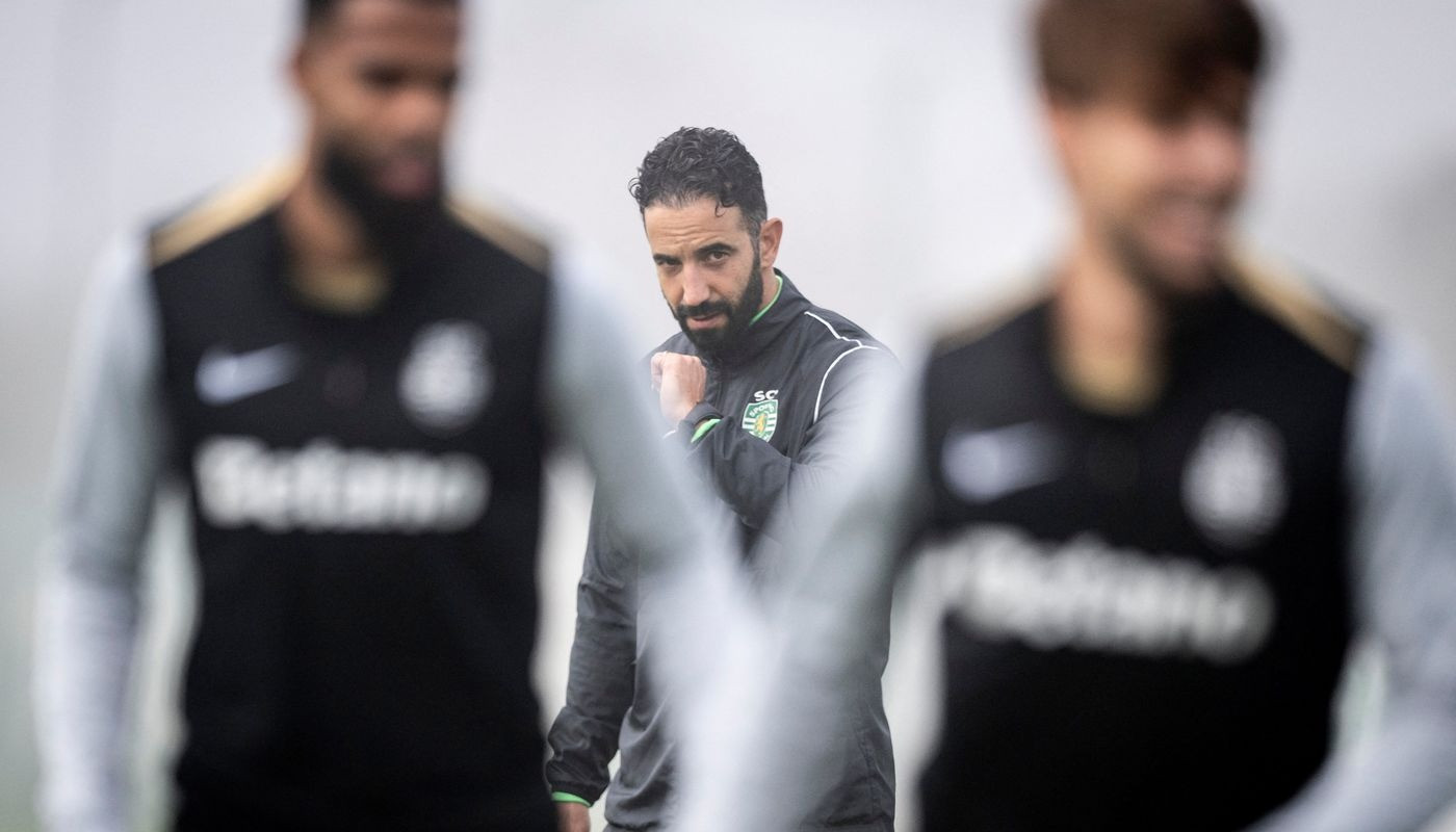 Quản lý đội ngũ nhiều ngôi sao triệu phú là điều Amorim chưa từng trải qua. Quản lý đội ngũ nhiều ngôi sao triệu phú là điều Amorim chưa từng trải qua.