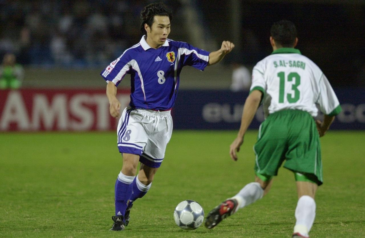 Người ghi bàn duy nhất ở trận chung kết Asian Cup 2000, tiền đạo Mochizuki (trái) và Cầu thủ xuất sắc nhất giải đấu, tiền vệ Nanami (phải).