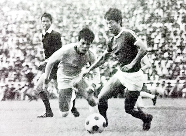 Đội bóng đá Tổng cục Đường sắt và những hình ảnh của trận cầu lịch sử tại sân Thống Nhất năm 1976. Đội bóng đá Tổng cục Đường sắt và những hình ảnh của trận cầu lịch sử tại sân Thống Nhất năm 1976.