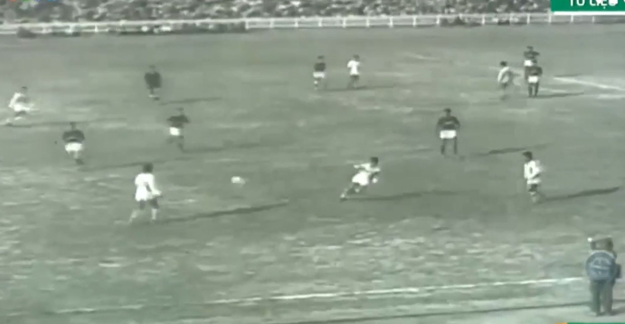 Những hình ảnh về trận cầu Bắc - Nam trước các khán giả ngồi chật kín sân Thống Nhất. Những hình ảnh về trận cầu Bắc - Nam trước các khán giả ngồi chật kín sân Thống Nhất.