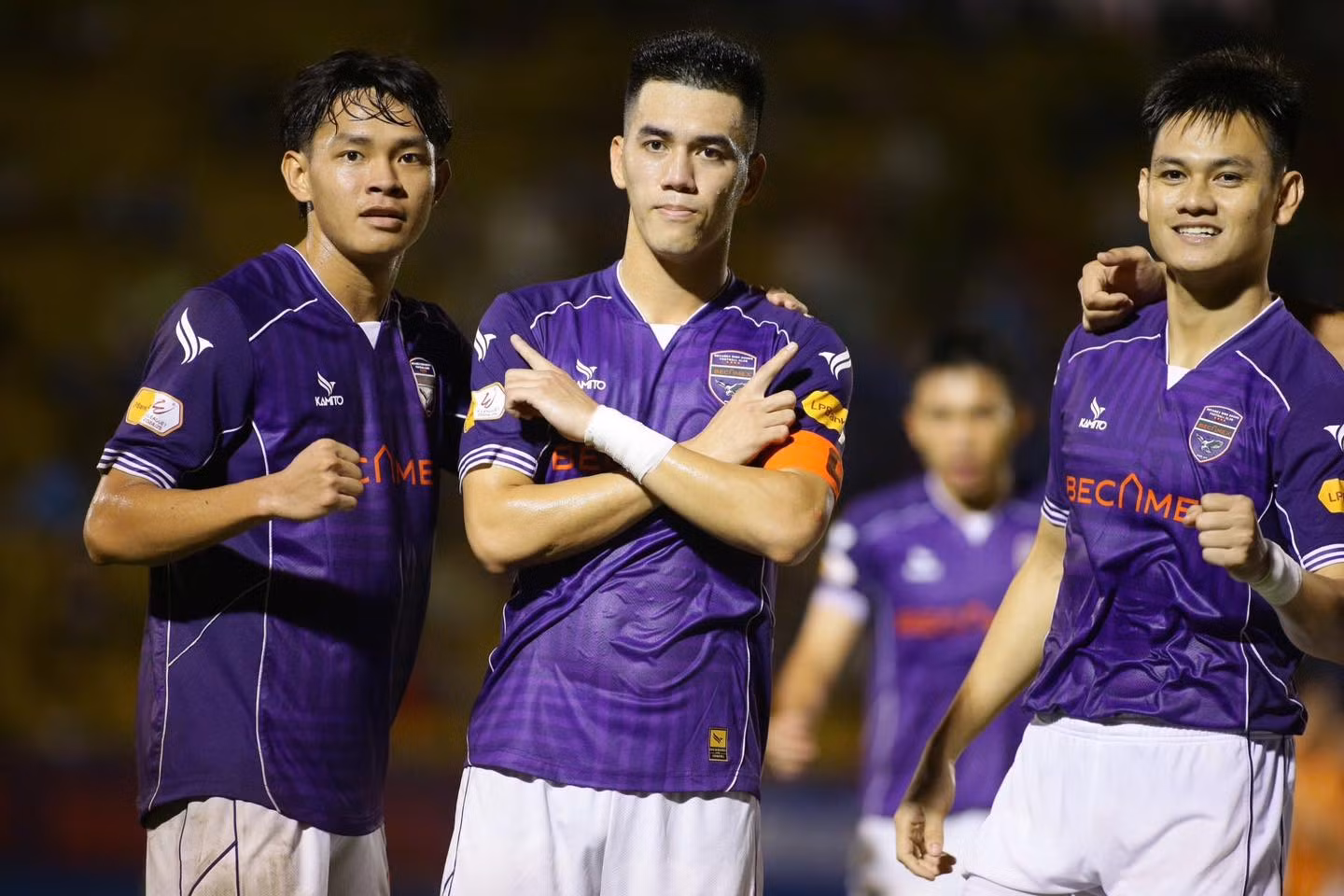 Ở tuổi 27, Tiến Linh đã có cho mình 102 bàn thắng cho cả đội tuyển Việt Nam và Becamex Bình Dương.