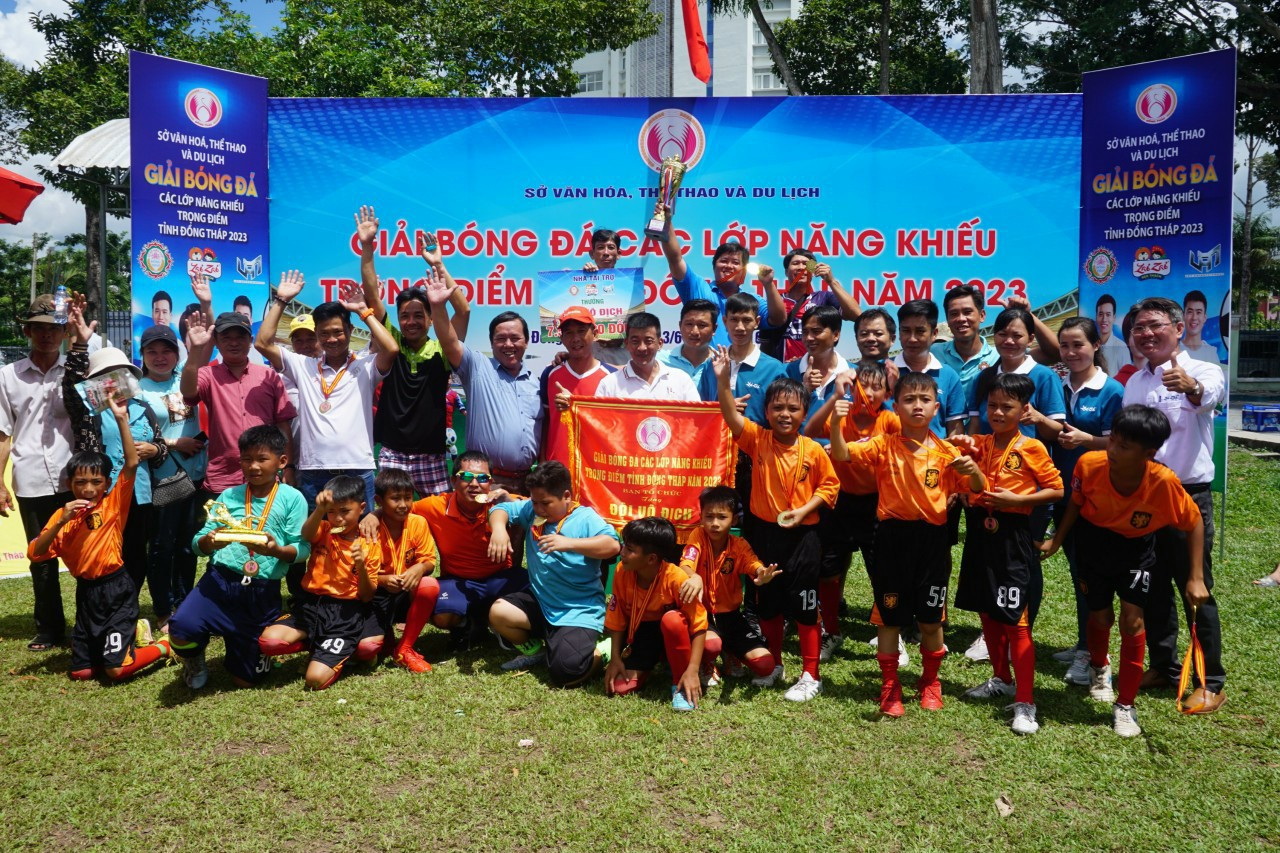 Đội bóng của Phan Văn Sanh đã vô địch Giải bóng đá các lớp năng khiếu trọng điểm ở Đồng Tháp năm 2023.