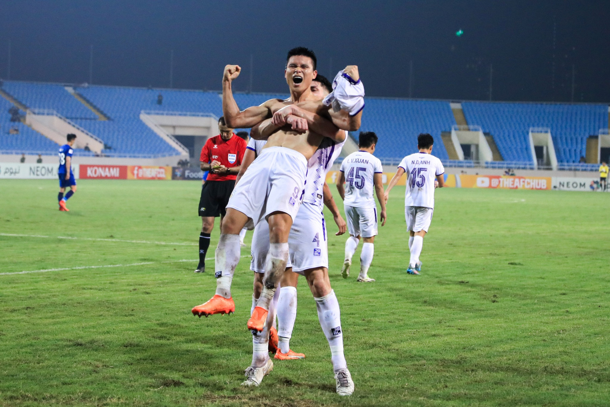 Những khoảnh khắc đáng nhớ khi Tuấn Hải lập cú đúp vào lưới Wuhan, giúp Hà Nội FC có chiến thắng đầu tiên ở AFC Champions League 2023/24. (Ảnh: Hà Nội FC)