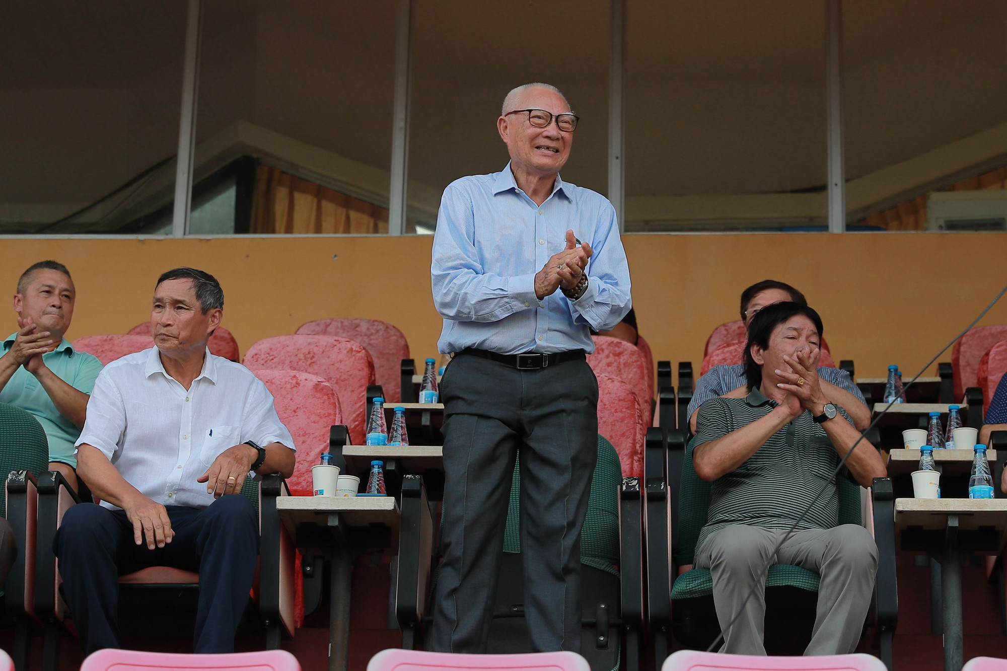 Ông Trần Duy Long nằm trong danh sách "Các cầu thủ vàng 50 năm bóng đá Việt Nam", nhiều năm gắn bó với ĐTQG Việt Nam với tư cách HLV trưởng và HLV phó, sau đó trở thành Chủ tịch Liên đoàn Bóng đá TP.HCM nhiệm kỳ 2008-2012. Ông Trần Duy Long nằm trong danh sách "Các cầu thủ vàng 50 năm bóng đá Việt Nam", nhiều năm gắn bó với ĐTQG Việt Nam với tư cách HLV trưởng và HLV phó, sau đó trở thành Chủ tịch Liên đoàn Bóng đá TP.HCM nhiệm kỳ 2008-2012.