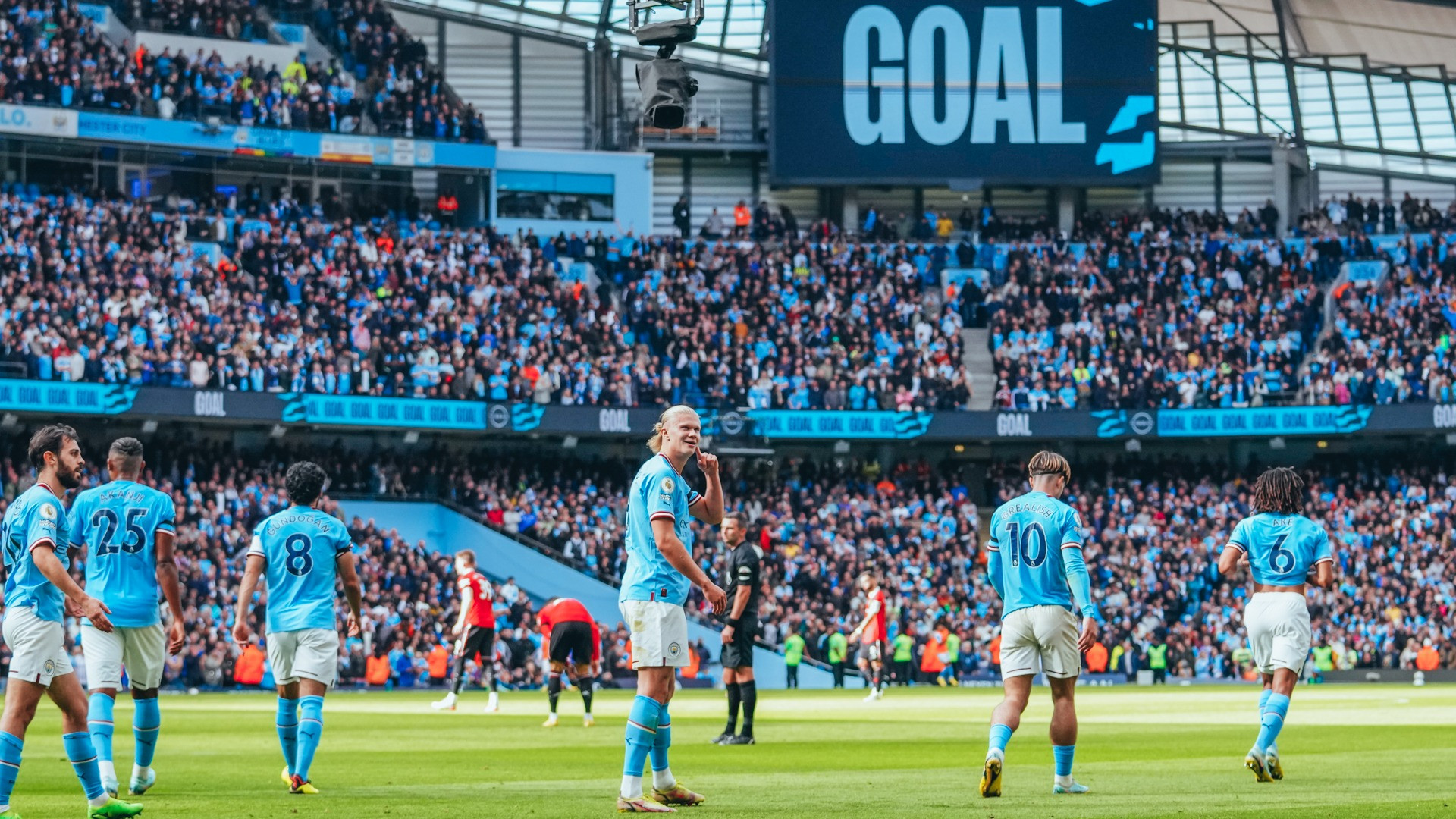 Sau 24 năm, Man City đang đứng trước cơ hội tái hiện thành tích vĩ đại của MU. (Ảnh: Getty Images)