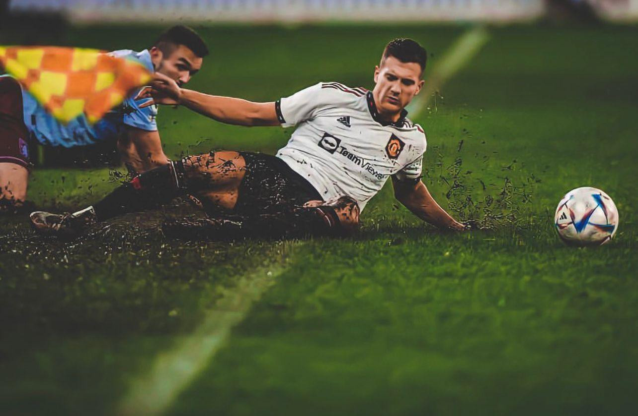 Dalot đã mất một thời gian dài để có được chỗ đứng ở MU. (FNV) Dalot đã mất một thời gian dài để có được chỗ đứng ở MU. (FNV)