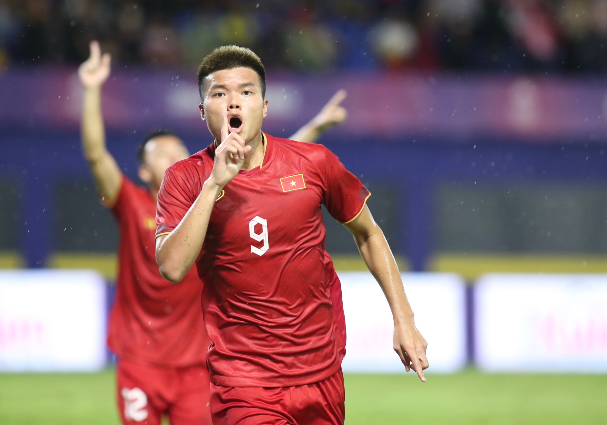 Tùng thuộc kiểu người thích chứng tỏ bằng hành động hơn là lời nói. (Ảnh: Văn Thỏa) Tùng thuộc kiểu người thích chứng tỏ bằng hành động hơn là lời nói. (Ảnh: Văn Thỏa)