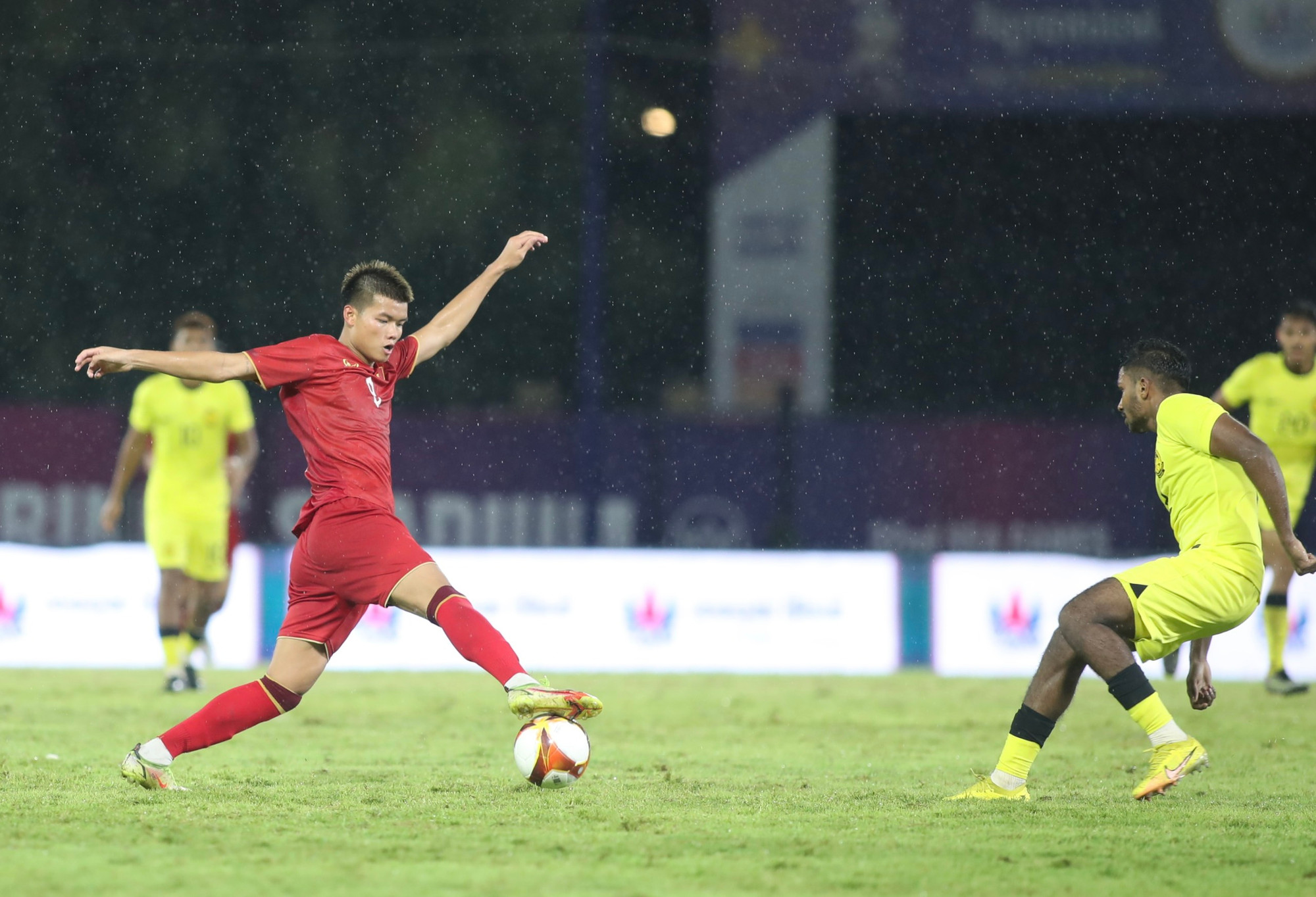 Văn Tùng trong chiến thắng trước Malaysia mà anh lập cú đúp. (Ảnh: Văn Thỏa) Văn Tùng trong chiến thắng trước Malaysia mà anh lập cú đúp. (Ảnh: Văn Thỏa)