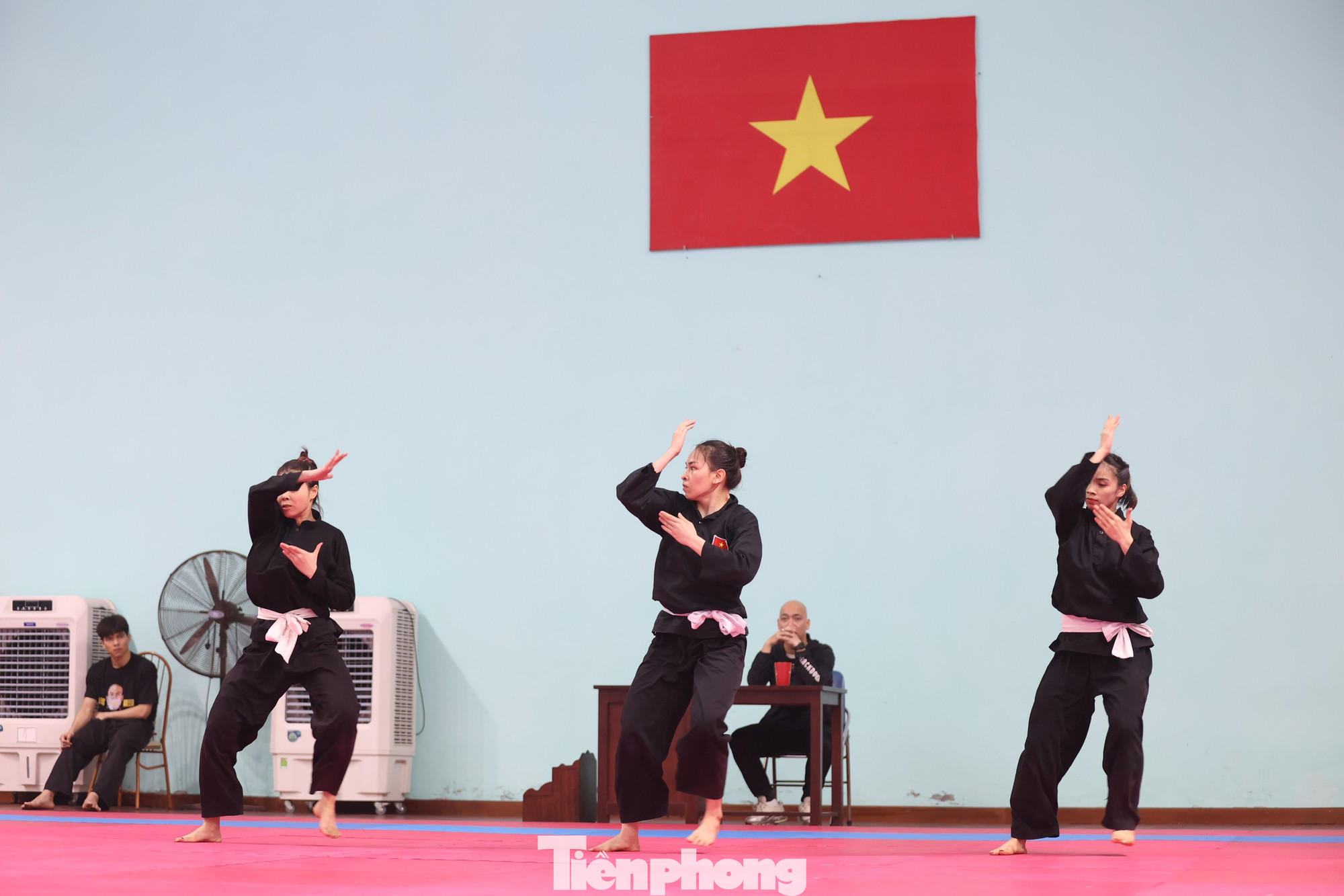 Đội tuyển Pencak silat Việt Nam tranh tài ở SEA Games 32 gồm 21 VĐV đối kháng, 9 VĐV quyền, thi đấu ở 13 nội dung đối kháng, 4 nội dung quyền. Đội tuyển Pencak silat Việt Nam tranh tài ở SEA Games 32 gồm 21 VĐV đối kháng, 9 VĐV quyền, thi đấu ở 13 nội dung đối kháng, 4 nội dung quyền.