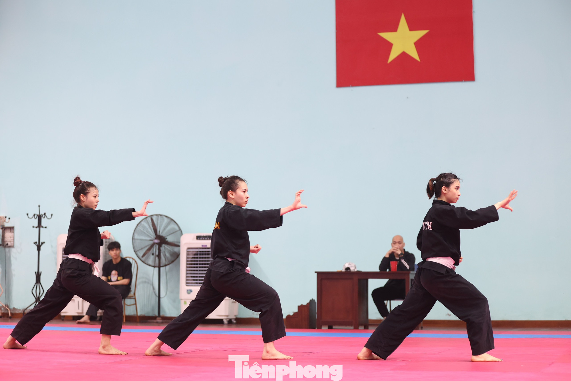 Đội tuyển Pencak silat Việt Nam tranh tài ở SEA Games 32 gồm 21 VĐV đối kháng, 9 VĐV quyền, thi đấu ở 13 nội dung đối kháng, 4 nội dung quyền. Đội tuyển Pencak silat Việt Nam tranh tài ở SEA Games 32 gồm 21 VĐV đối kháng, 9 VĐV quyền, thi đấu ở 13 nội dung đối kháng, 4 nội dung quyền.
