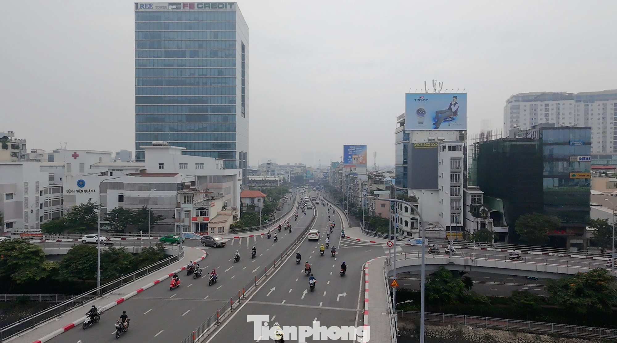 Tại khu vực cầu Calmette (kết nối giữa quận 4 với quận 1). Ảnh: Hữu Huy Tại khu vực cầu Calmette (kết nối giữa quận 4 với quận 1). Ảnh: Hữu Huy