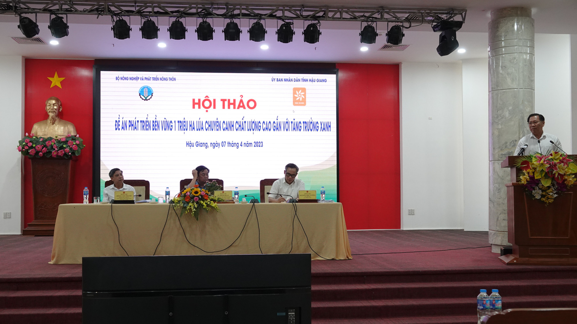 Đề án "Phát triển bền vững 1 triệu ha lúa chuyên canh chất lượng cao gắn với tăng trưởng xanh vùng ĐBSCL" sắp được trình Chính phủ phê duyệt.