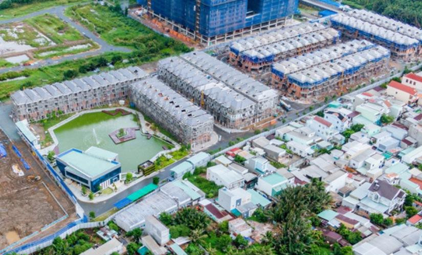 Năm 2019, dư luận TPHCM xôn xao khi một doanh nghiệp xây dựng hơn 100 công trình nhà ở hoành tráng mà chưa có quyết định giao đất của UBND TPHCM Năm 2019, dư luận TPHCM xôn xao khi một doanh nghiệp xây dựng hơn 100 công trình nhà ở hoành tráng mà chưa có quyết định giao đất của UBND TPHCM