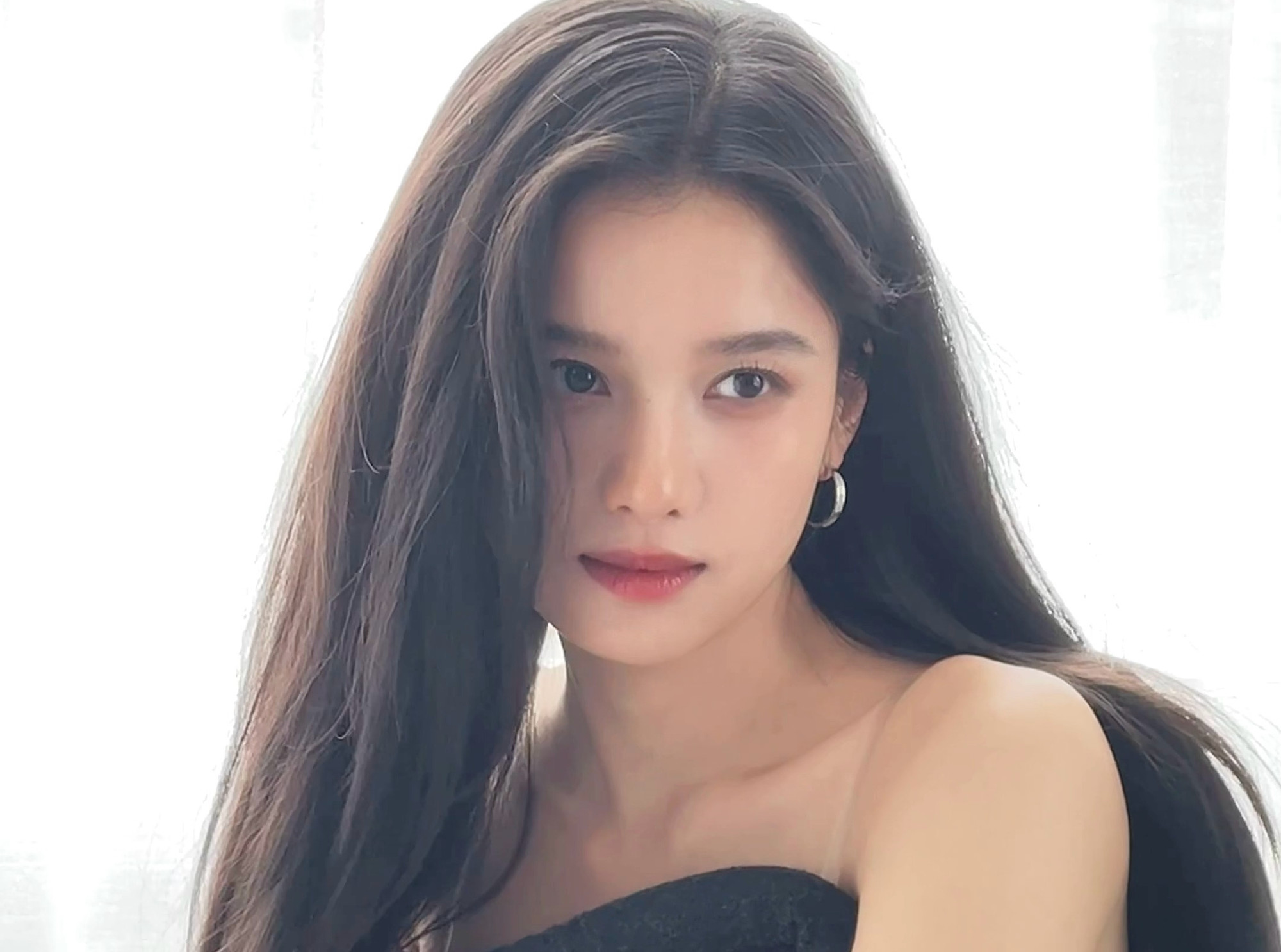 Trương Tịnh Nghi đang là tiểu hoa đán lứa 95 được kỳ vọng nhất của showbiz Hoa ngữ.