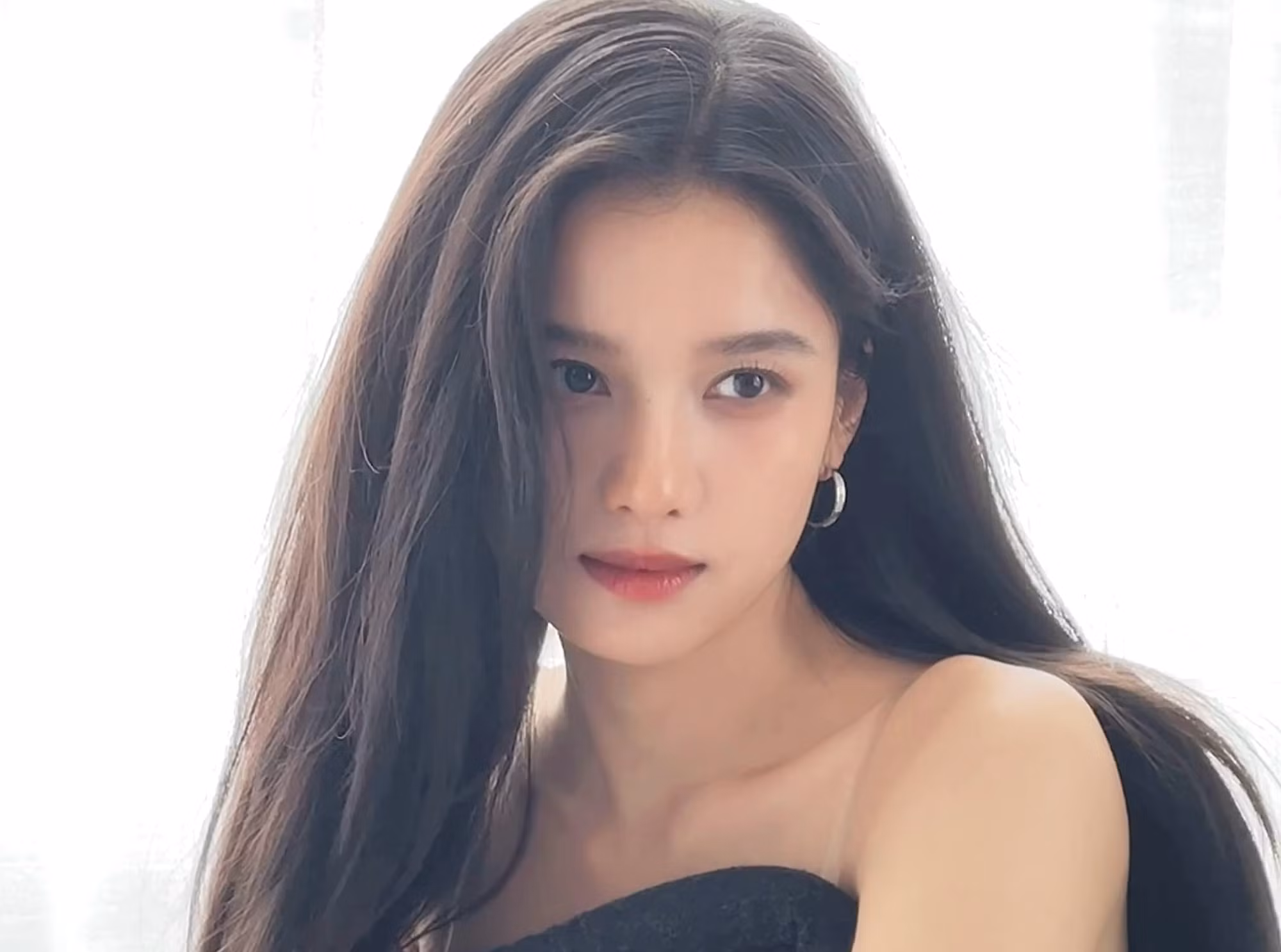 Trương Tịnh Nghi đang là tiểu hoa đán lứa 95 được kỳ vọng nhất của showbiz Hoa ngữ.