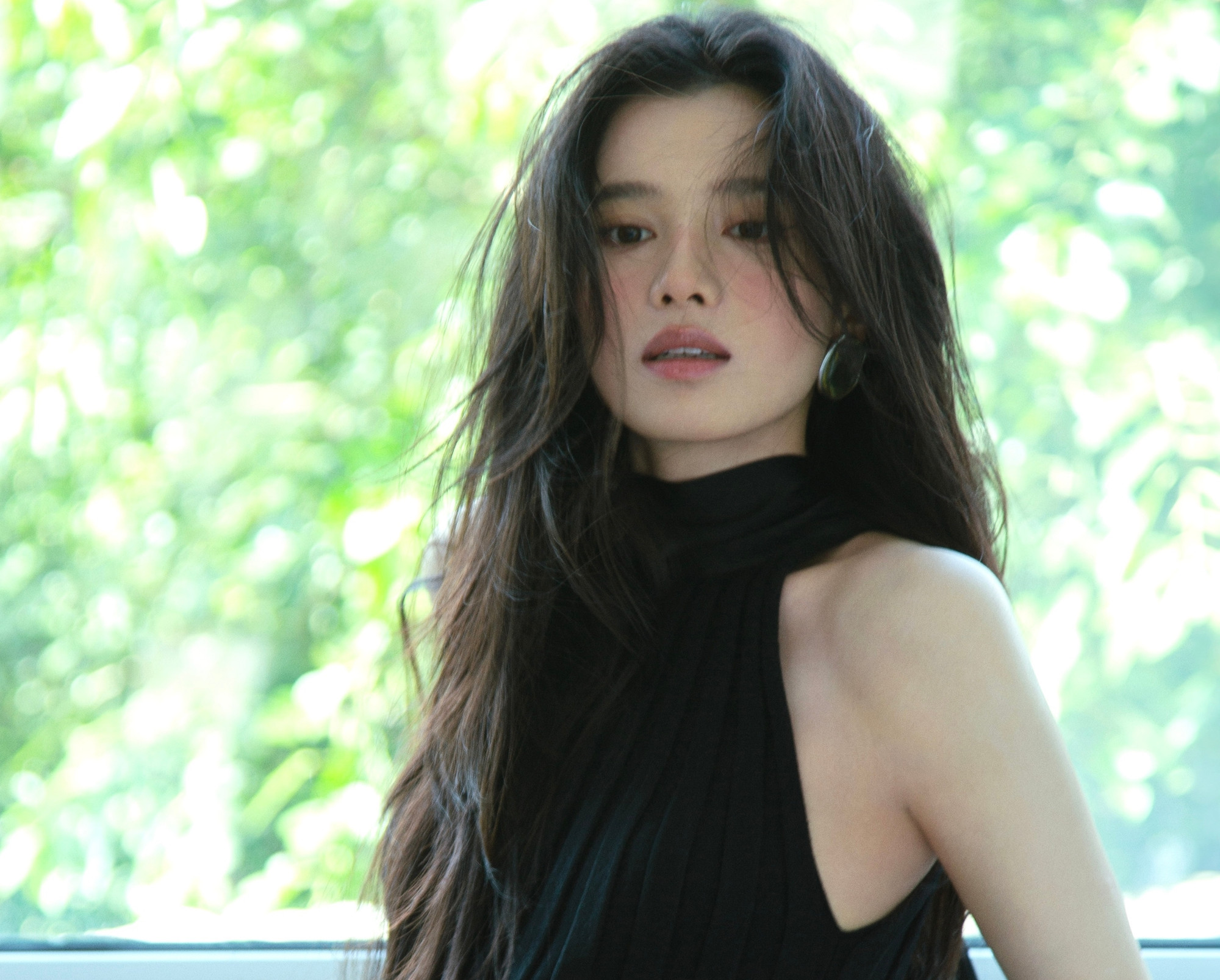 Người đẹp bị chê ngoại hình thanh thuần dễ mến nhưng tính cách hiếu thắng.