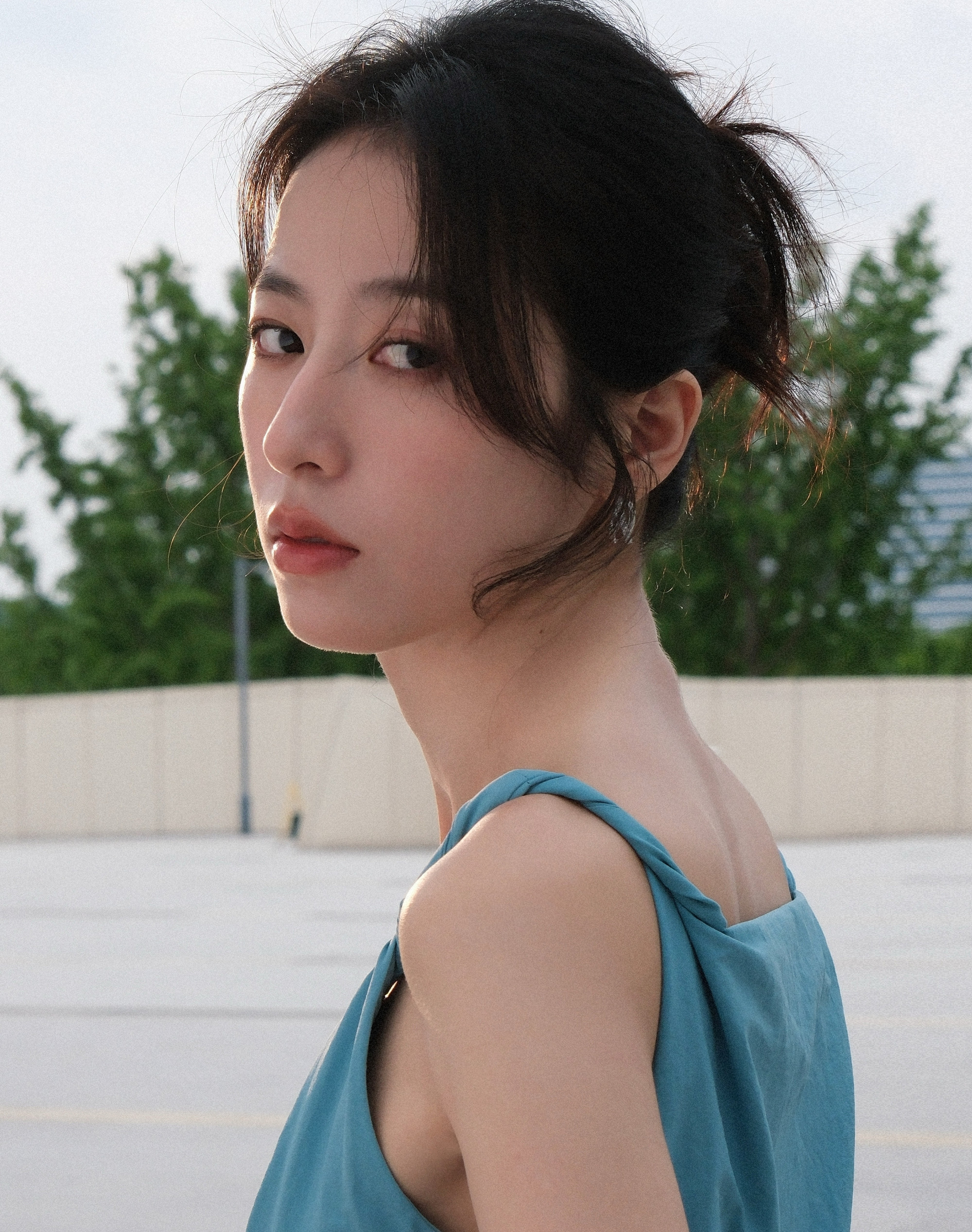 Châu Vũ Đồng bị chỉ trích vì kiếm nhiều tiền nhưng tặng hàng nhái cho đồng nghiệp. Châu Vũ Đồng bị chỉ trích vì kiếm nhiều tiền nhưng tặng hàng nhái cho đồng nghiệp.