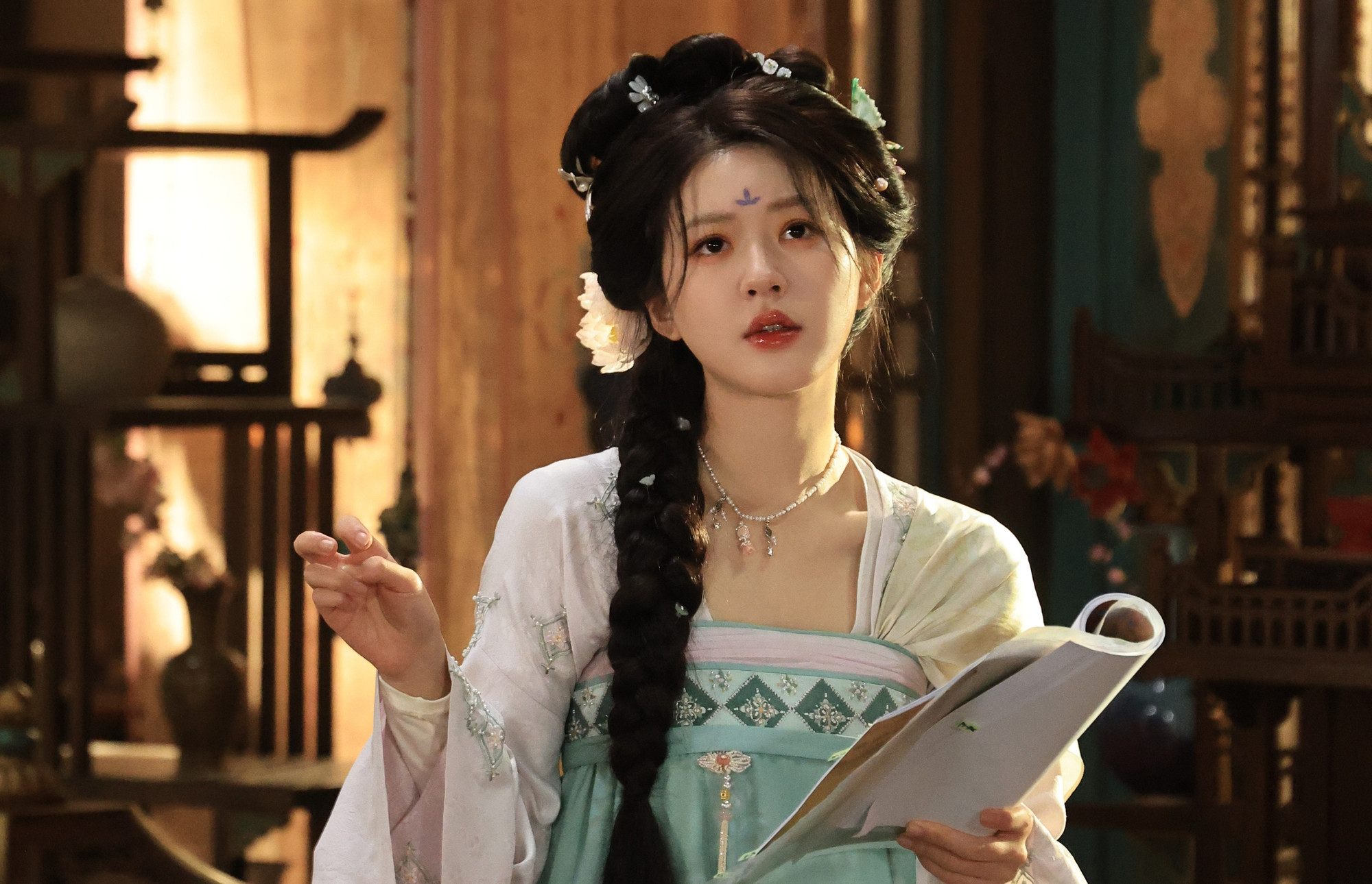 Sự tung hô của người hâm mộ khiến Triệu Lộ Tư không nhận ra điểm yếu trong diễn xuất của mình. Sự tung hô của người hâm mộ khiến Triệu Lộ Tư không nhận ra điểm yếu trong diễn xuất của mình.