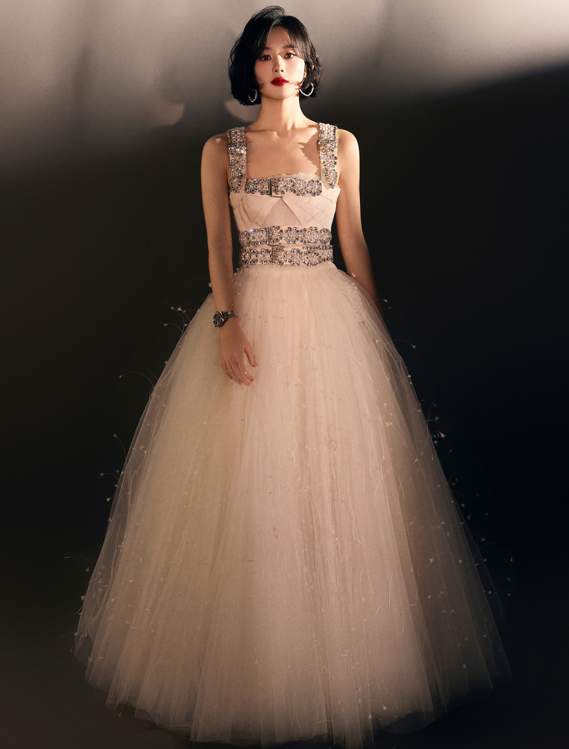 Triệu Lệ Dĩnh liên tiếp giành giải thưởng khiến các tiểu hoa đán thuộc lứa 85 như Dương Mịch, Lưu Thi Thi, Đường Yên, Angelababy, Nghê Ni, Lưu Diệc Phi bị chê cười. Triệu Lệ Dĩnh liên tiếp giành giải thưởng khiến các tiểu hoa đán thuộc lứa 85 như Dương Mịch, Lưu Thi Thi, Đường Yên, Angelababy, Nghê Ni, Lưu Diệc Phi bị chê cười.