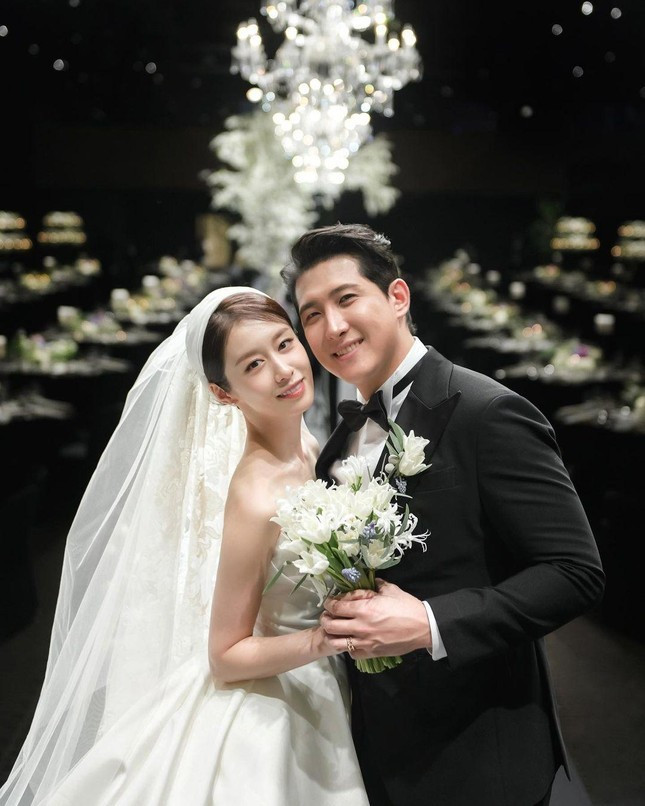 Sự nghiệp của Jiyeon gặp nhiều trắc trở, từng bị tẩy chay oan uổng, bên cạnh đó, chuyện tình cảm cũng không suôn sẻ.