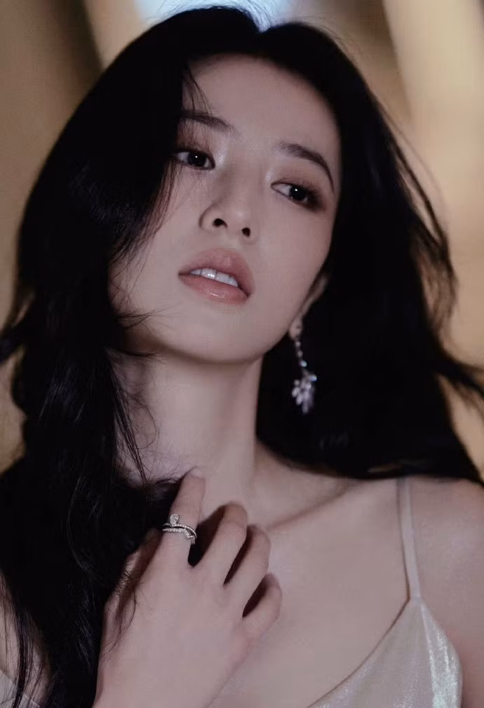 Từ mỹ nhân được yêu thích, Châu Vũ Đồng mất hết danh tiếng, bị ghét bậc nhất Cbiz. Từ mỹ nhân được yêu thích, Châu Vũ Đồng mất hết danh tiếng, bị ghét bậc nhất Cbiz.