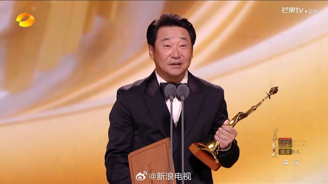 Ảnh đế LHP Berlin (2019) Vương Cảnh Xuân giành giải Nam phụ xuất sắc tại Kim Ưng 2024. Ảnh đế LHP Berlin (2019) Vương Cảnh Xuân giành giải Nam phụ xuất sắc tại Kim Ưng 2024.