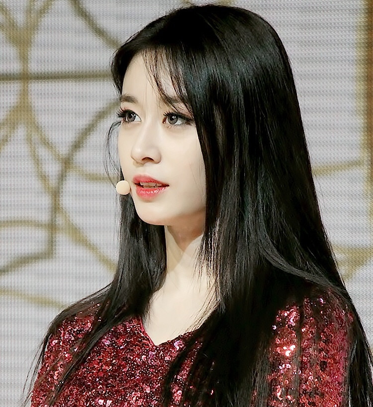 Jiyeon là nữ thần tượng nổi tiếng bậc nhất tại Hàn Quốc những năm 2010.