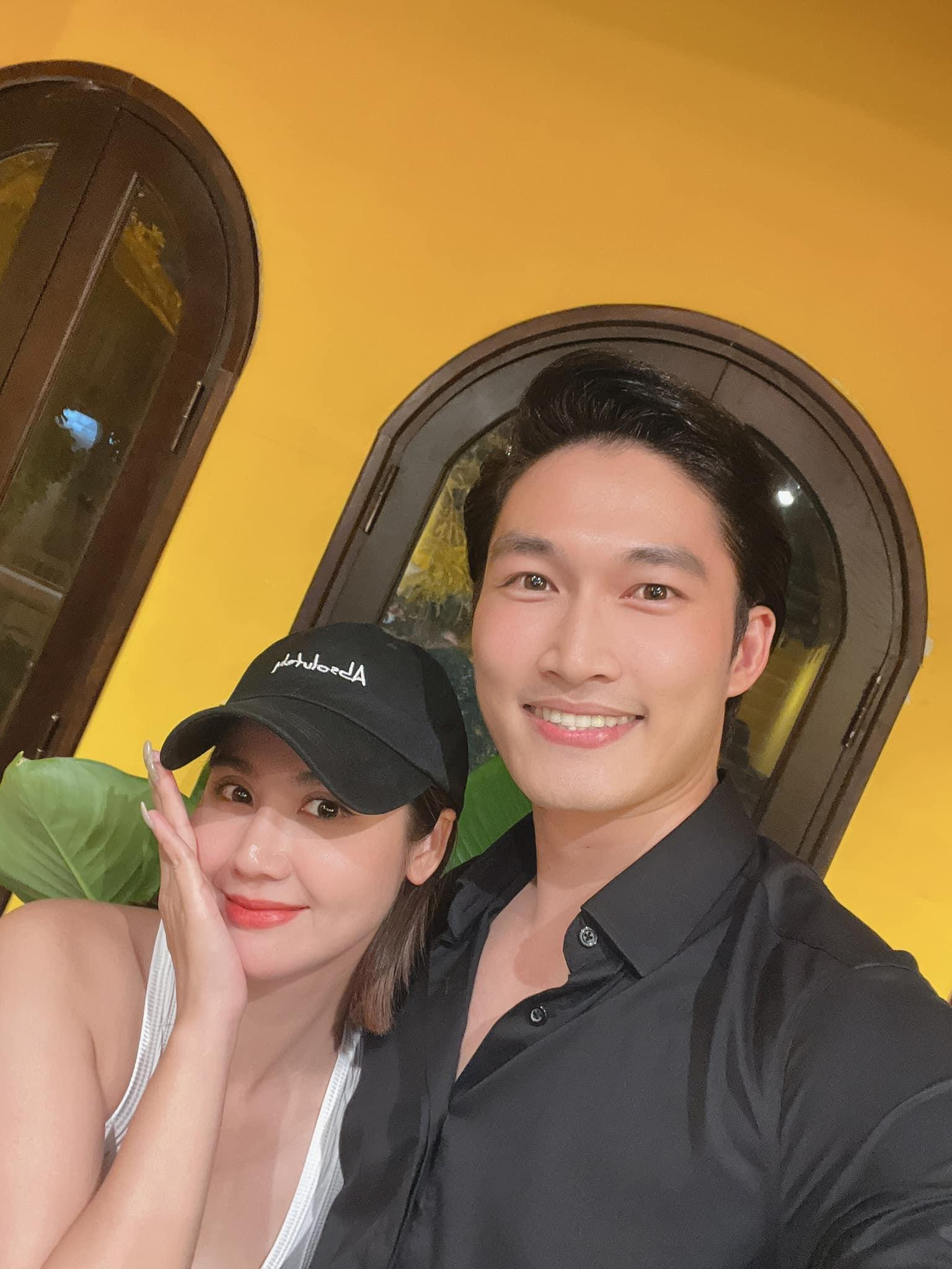 Một số hình ảnh tại buổi tiệc chia tay được Huyền Lizzie đăng tải Một số hình ảnh tại buổi tiệc chia tay được Huyền Lizzie đăng tải