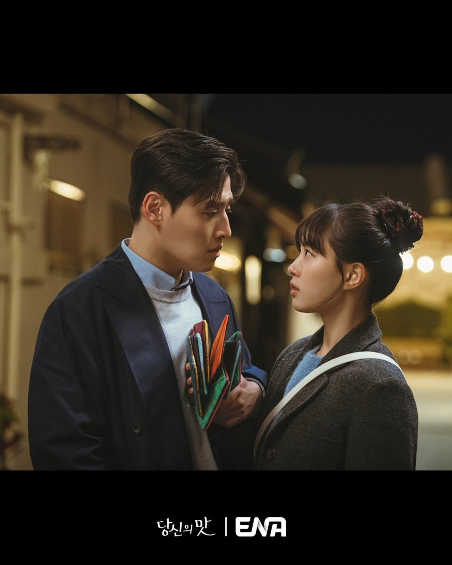 Ngoài sự mong đợi về những tình tiết hấp dẫn và chuyện tình lãng mạn rung động lòng người sẽ diễn ra tại nhà hàng nhỏ Jeongje ở Jeonju, diễn xuất của Kang Ha Neul, Go Min Si, Kim Shin Rok và Yoo Soo Bin đều quyến rũ hơn nhân vật của mình trong kịch bản. Đây là một màn trình diễn tuyệt vời của tất cả các diễn viên đã biến mỗi nhân vật thành một 'dấu chấm than' đầy tự tin. Các nhân vật trong phim được tạo ra trở nên ba chiều và sống động hơn cả kỳ vọng, đặc biệt là Kang Ha Neul và Go Min Si. Đây là bộ phim truyền hình đầu tiên được mời tham dự Liên hoan phim quốc tế Jeonju và đã nhận được rất nhiều sự chú ý ngay cả trước khi phát sóng lần đầu. Nó là thành quả làm việc chăm chỉ của nhiều nhân viên và diễn viên trong suốt hai năm qua, từ khâu lên kế hoạch đến quay phim và hậu kỳ. Phim không phải là một cuộc thi nấu ăn cầu kỳ hay một chương trình ẩm thực mà là cách đạo diễn muốn ghi lại ‘hương vị cuộc sống con người’ và những cảm xúc đi kèm với nó. Ngoài sự mong đợi về những tình tiết hấp dẫn và chuyện tình lãng mạn rung động lòng người sẽ diễn ra tại nhà hàng nhỏ Jeongje ở Jeonju, diễn xuất của Kang Ha Neul, Go Min Si, Kim Shin Rok và Yoo Soo Bin đều quyến rũ hơn nhân vật của mình trong kịch bản. Đây là một màn trình diễn tuyệt vời của tất cả các diễn viên đã biến mỗi nhân vật thành một 'dấu chấm than' đầy tự tin. Các nhân vật trong phim được tạo ra trở nên ba chiều và sống động hơn cả kỳ vọng, đặc biệt là Kang Ha Neul và Go Min Si. Đây là bộ phim truyền hình đầu tiên được mời tham dự Liên hoan phim quốc tế Jeonju và đã nhận được rất nhiều sự chú ý ngay cả trước khi phát sóng lần đầu. Nó là thành quả làm việc chăm chỉ của nhiều nhân viên và diễn viên trong suốt hai năm qua, từ khâu lên kế hoạch đến quay phim và hậu kỳ. Phim không phải là một cuộc thi nấu ăn cầu kỳ hay một chương trình ẩm thực mà là cách đạo diễn muốn ghi lại ‘hương vị cuộc sống con người’ và những cảm xúc đi kèm với nó.