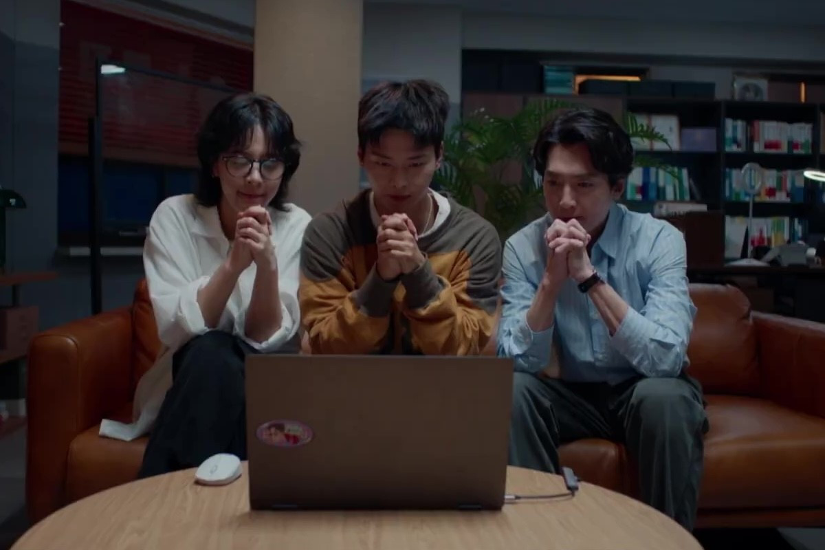 Oh My Ghost Clients là bộ phim hài hành động về Noh Moo Jin (Jung Kyung Ho), một luật sư lao động có thể nhìn thấy ma, khi anh hợp tác với chị dâu Na Hee Joo (Seol In Ah) và nhà sáng tạo video Go Kyun Woo (Cha Hak Yeon). Phim lên sóng vào ngày 30/5. Oh My Ghost Clients là bộ phim hài hành động về Noh Moo Jin (Jung Kyung Ho), một luật sư lao động có thể nhìn thấy ma, khi anh hợp tác với chị dâu Na Hee Joo (Seol In Ah) và nhà sáng tạo video Go Kyun Woo (Cha Hak Yeon). Phim lên sóng vào ngày 30/5.