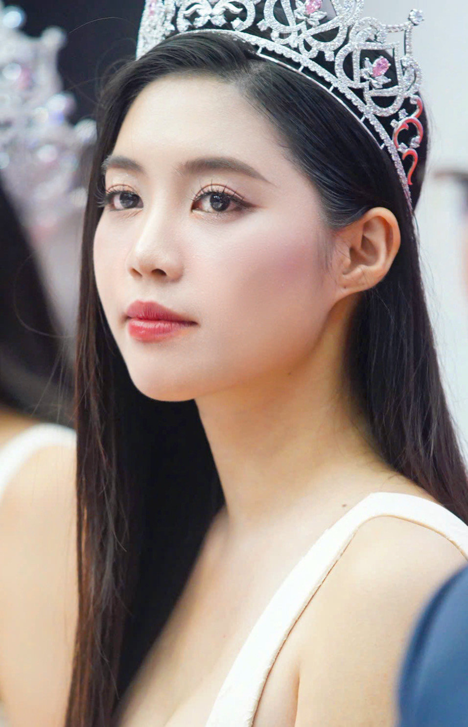 Á hậu 1 Trần Ngọc Châu Anh. Á hậu 1 Trần Ngọc Châu Anh.