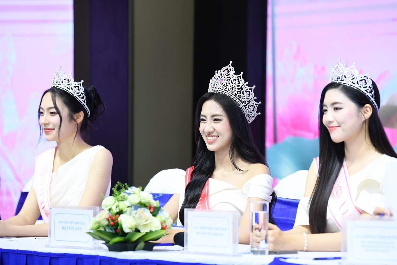 Lan tỏa và kiến tạo giá trị tích cực, đồng thời điều chỉnh định hướng bản thân cho phù hợp với thời đại là những dự định trong hành trình phía trước của cả Tân Hoa hậu và hai Á hậu. Lan tỏa và kiến tạo giá trị tích cực, đồng thời điều chỉnh định hướng bản thân cho phù hợp với thời đại là những dự định trong hành trình phía trước của cả Tân Hoa hậu và hai Á hậu.