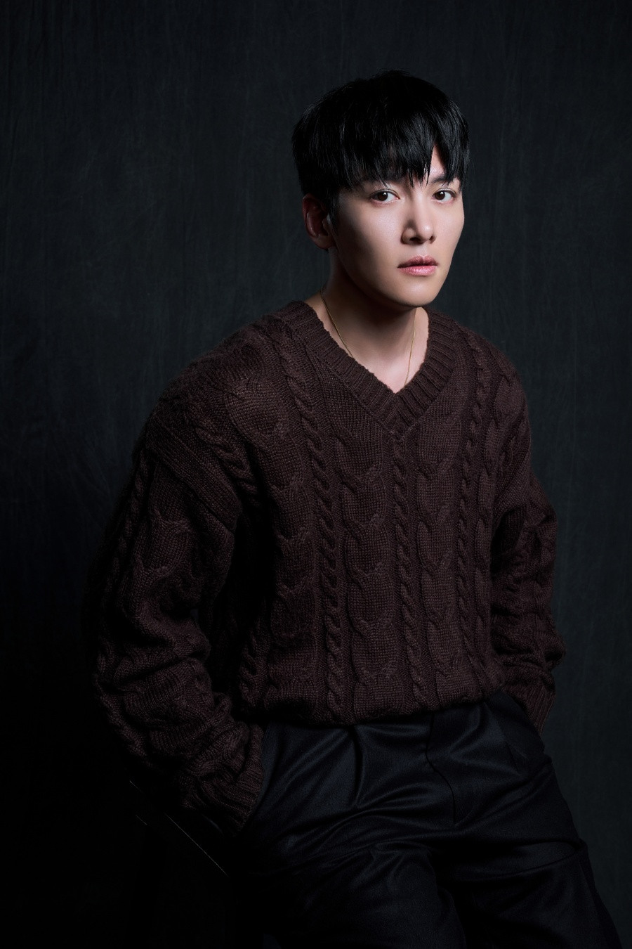 Ji Chang Wook tiếp tục chứng minh mình là 'con trai của Disney+' khi tham gia 3 series gốc trong 3 năm liên tiếp: The Worst Evil (2023), Gangnam Be-side (2024), và The Manipulated (2025).
