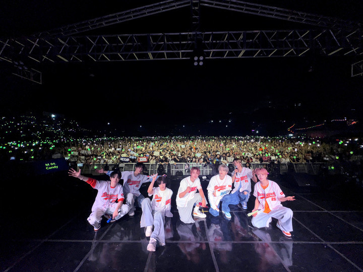 NCT Dream X Mark thống trị hoàn hảo Lễ hội trường Đại học. NCT Dream X Mark thống trị hoàn hảo Lễ hội trường Đại học.