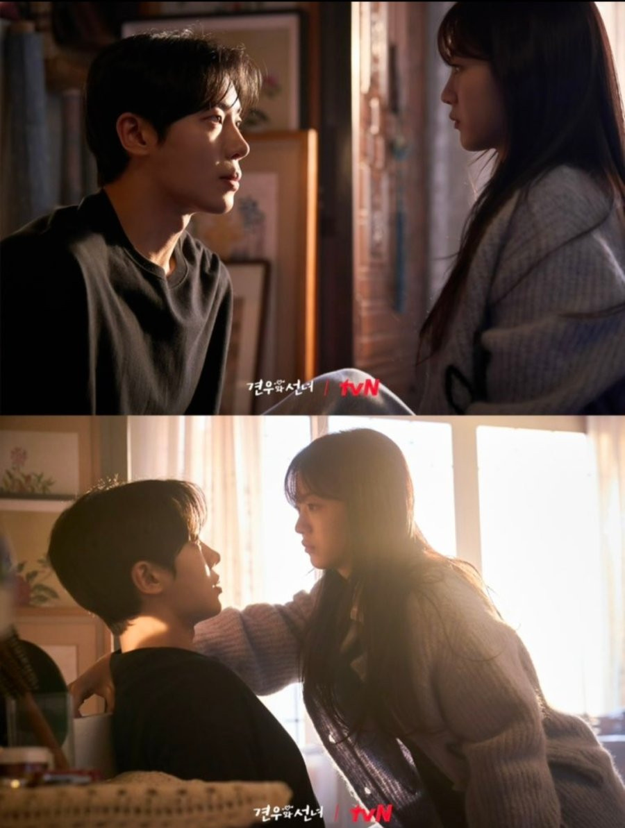 Head Over Heels phát sóng vào thứ Hai và Ba lúc 8h50 tối, theo giờ Hàn Quốc, trên tvN, từ 23/6. Đây là câu chuyện tình lãng mạn kỳ ảo về Park Seong A (Cho Yi Hyun), một học sinh trung học, đồng thời là pháp sư vào ban đêm, người cố gắng giải cứu mối tình đầu của mình là Bae Gyeon U (Choo Young Woo) khỏi cái chết định mệnh của anh.