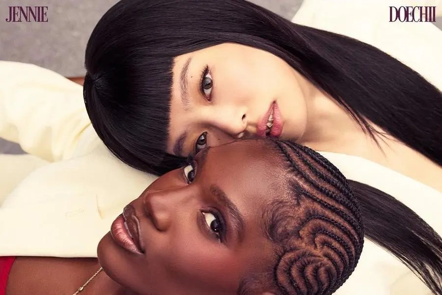 Trước đó, vào ngày 4/3 theo giờ địa phương, bản hợp tác mới của Jennie với Doechii, ExtraL đã lọt vào Billboard Hot 100 ở vị trí thứ 75, trở thành đĩa đơn solo có thứ hạng cao nhất của cô cho đến nay, bên cạnh bản hợp tác One of the Girls của The Weeknd và Lily-Rose Depp (ra mắt ở vị trí thứ 100), Mantra (vị trí thứ 98) và Love Hangover có sự góp mặt của Dominic Fike (vị trí thứ 96). ExtraL cũng ra mắt ở vị trí thứ 13 trên bảng xếp hạng Global Excl. U.S. và vị trí thứ 18 trên Global 200 tuần này. Trước đó, vào ngày 4/3 theo giờ địa phương, bản hợp tác mới của Jennie với Doechii, ExtraL đã lọt vào Billboard Hot 100 ở vị trí thứ 75, trở thành đĩa đơn solo có thứ hạng cao nhất của cô cho đến nay, bên cạnh bản hợp tác One of the Girls của The Weeknd và Lily-Rose Depp (ra mắt ở vị trí thứ 100), Mantra (vị trí thứ 98) và Love Hangover có sự góp mặt của Dominic Fike (vị trí thứ 96). ExtraL cũng ra mắt ở vị trí thứ 13 trên bảng xếp hạng Global Excl. U.S. và vị trí thứ 18 trên Global 200 tuần này.