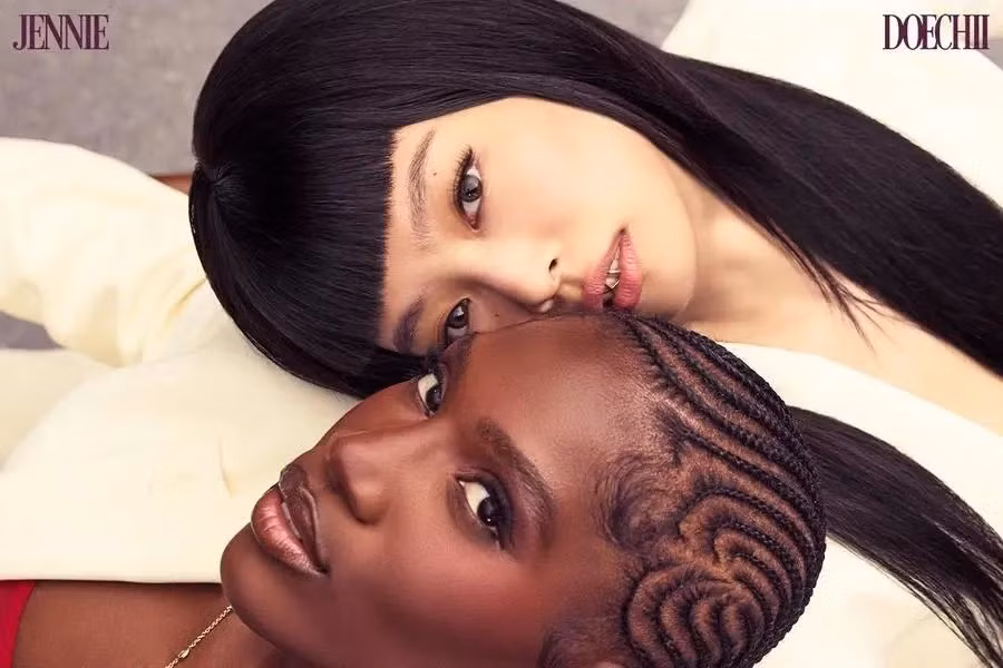 Trước đó, vào ngày 4/3 theo giờ địa phương, bản hợp tác mới của Jennie với Doechii, ExtraL đã lọt vào Billboard Hot 100 ở vị trí thứ 75, trở thành đĩa đơn solo có thứ hạng cao nhất của cô cho đến nay, bên cạnh bản hợp tác One of the Girls của The Weeknd và Lily-Rose Depp (ra mắt ở vị trí thứ 100), Mantra (vị trí thứ 98) và Love Hangover có sự góp mặt của Dominic Fike (vị trí thứ 96). ExtraL cũng ra mắt ở vị trí thứ 13 trên bảng xếp hạng Global Excl. U.S. và vị trí thứ 18 trên Global 200 tuần này.