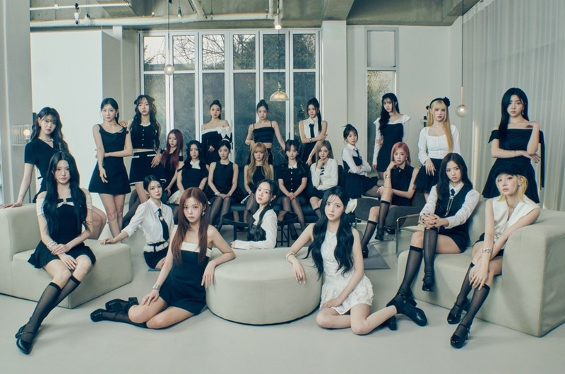 Triple S là một nhóm nhạc nữ gồm 24 thành viên thuộc MODHAUS. 'Thần tượng của mọi khả năng' Triple S đang thể hiện sức mạnh áp đảo của toàn bộ nhóm khi MV Wake Up cho ca khúc chủ đề Are You Alive trong album mới ASSEMBLE25 đã vượt mốc 11,8 triệu lượt xem tính đến 6 giờ chiều ngày 15/5. Kỷ lục này được thiết lập chỉ sau 36 giờ phát hành. Triple S là một nhóm nhạc nữ gồm 24 thành viên thuộc MODHAUS. 'Thần tượng của mọi khả năng' Triple S đang thể hiện sức mạnh áp đảo của toàn bộ nhóm khi MV Wake Up cho ca khúc chủ đề Are You Alive trong album mới ASSEMBLE25 đã vượt mốc 11,8 triệu lượt xem tính đến 6 giờ chiều ngày 15/5. Kỷ lục này được thiết lập chỉ sau 36 giờ phát hành.