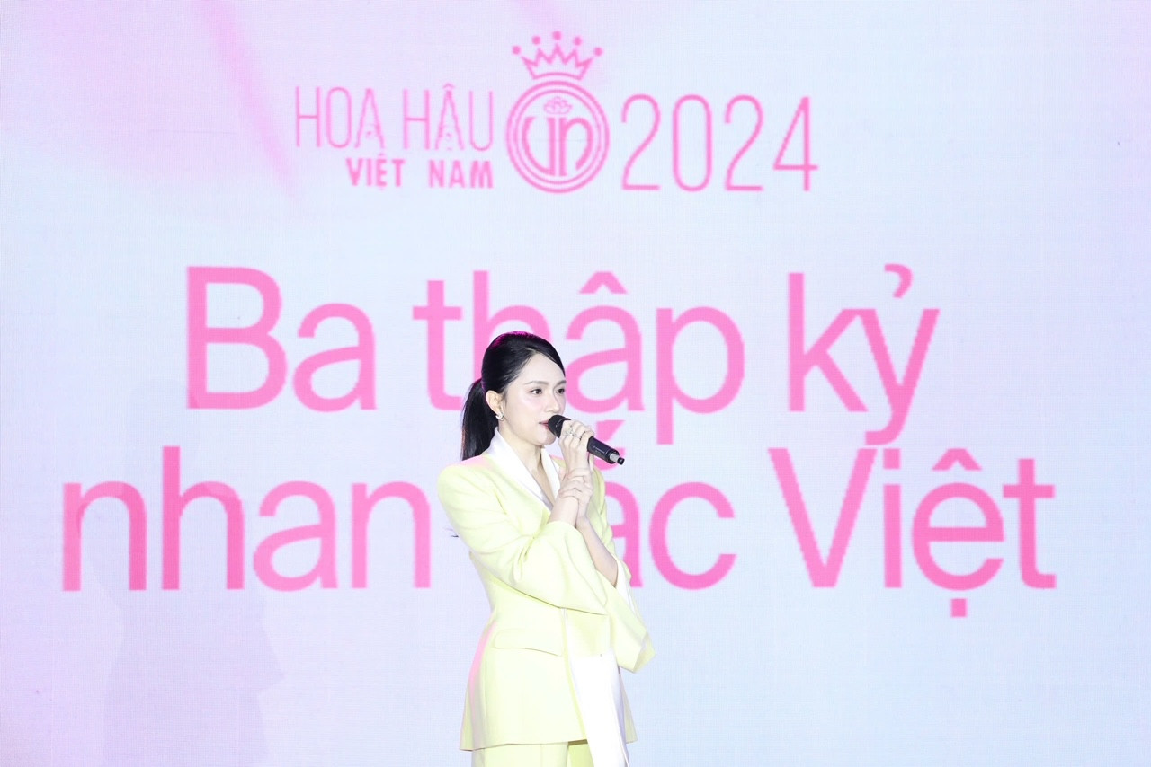 Bà Nguyễn Hương Giang, đối tác phối hợp sản xuất series truyền hình thực tế cuộc thi Hoa hậu Việt Nam 2024 chia sẻ tại buổi họp báo công bố kết quả Sơ khảo cuộc thi Hoa hậu Việt Nam năm 2024 diễn ra tại khách sạn Mélia, Hà Nội vào sáng nay (20/3): "Người ta thường nói báo Tiền Phong và Ban tổ chức cuộc thi Hoa hậu Việt Nam chưa bao giờ chọn Hoa hậu sai. Tuy nhiên, làm thế nào chọn được 18 Hoa hậu trong suốt 36 năm qua là một bí ẩn, khán giả không biết... Quyết định táo bạo của ban tổ chức là có chuỗi truyền hình thực tế để mọi người nhìn nhận sắc nét, hiểu được lý do một cô gái vượt qua những ứng viên sáng giá khác để trở thành Hoa hậu Việt Nam 2024". Bà Nguyễn Hương Giang, đối tác phối hợp sản xuất series truyền hình thực tế cuộc thi Hoa hậu Việt Nam 2024 chia sẻ tại buổi họp báo công bố kết quả Sơ khảo cuộc thi Hoa hậu Việt Nam năm 2024 diễn ra tại khách sạn Mélia, Hà Nội vào sáng nay (20/3): "Người ta thường nói báo Tiền Phong và Ban tổ chức cuộc thi Hoa hậu Việt Nam chưa bao giờ chọn Hoa hậu sai. Tuy nhiên, làm thế nào chọn được 18 Hoa hậu trong suốt 36 năm qua là một bí ẩn, khán giả không biết... Quyết định táo bạo của ban tổ chức là có chuỗi truyền hình thực tế để mọi người nhìn nhận sắc nét, hiểu được lý do một cô gái vượt qua những ứng viên sáng giá khác để trở thành Hoa hậu Việt Nam 2024".