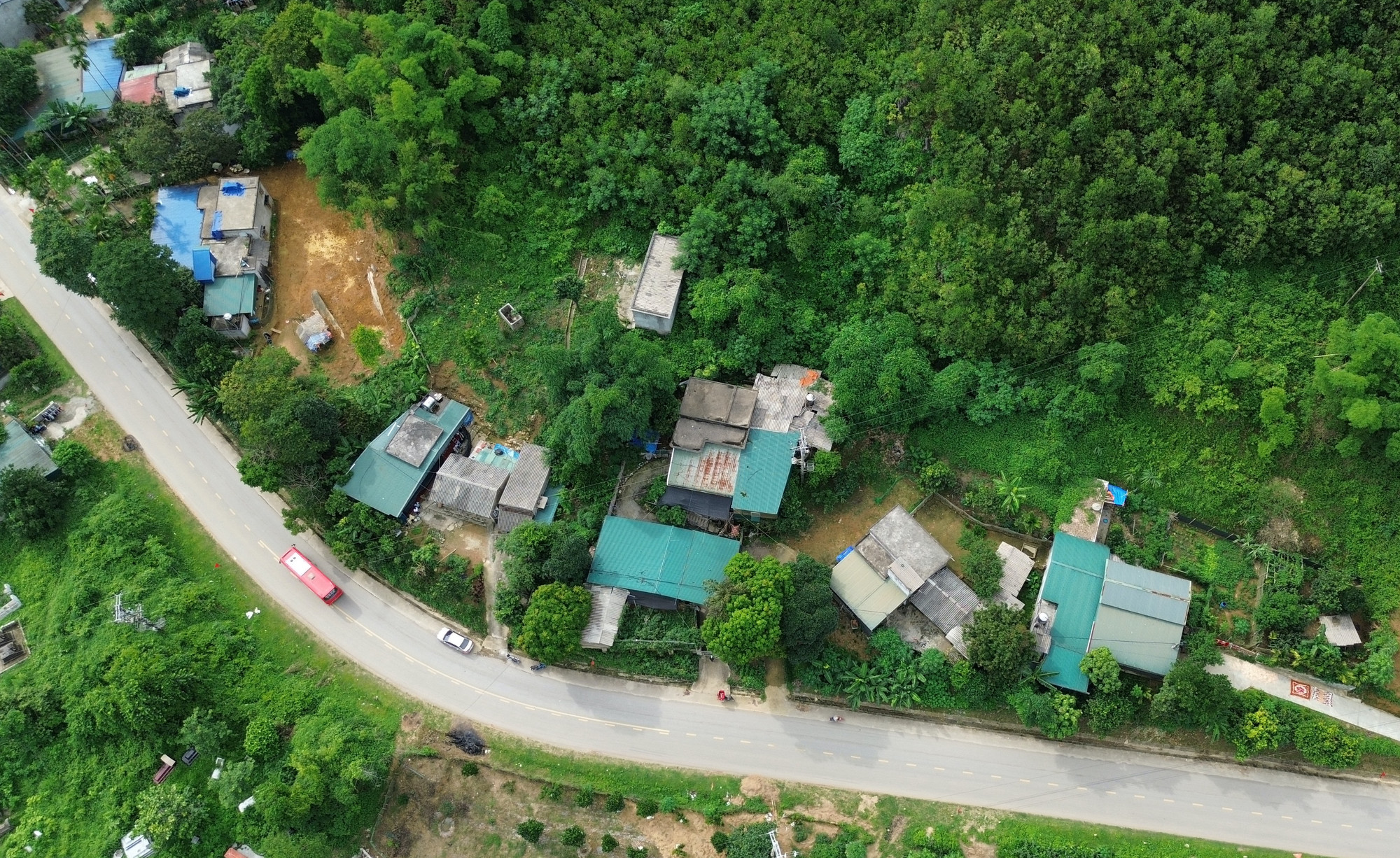 Khu vực sạt lở ảnh hưởng tới 7 hộ dân thôn Bãi Khoai