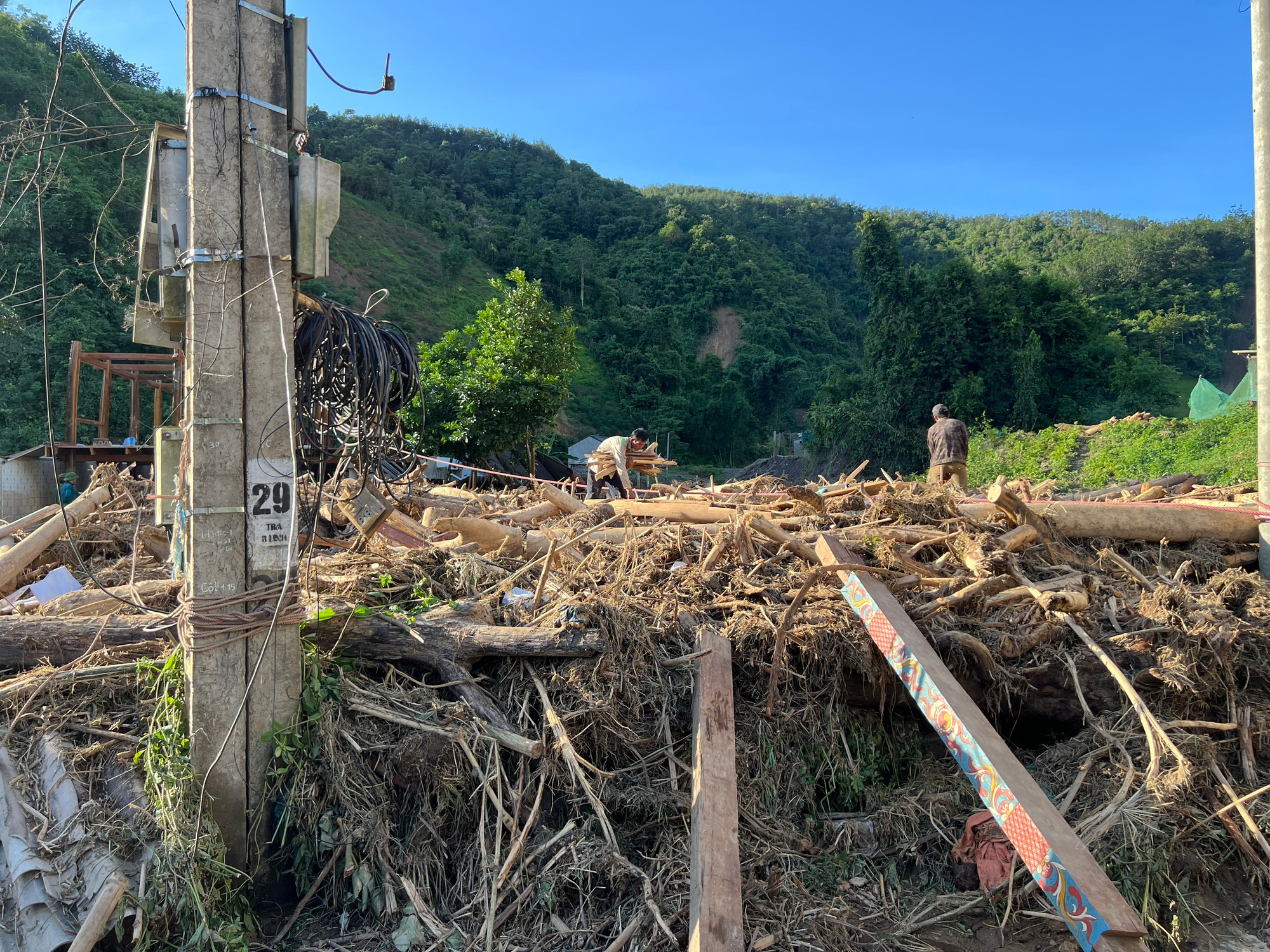 Nỗi lo 'Sơn thần' nổi giận - Bài 1: Những vết thương chưa liền của núi ảnh 5