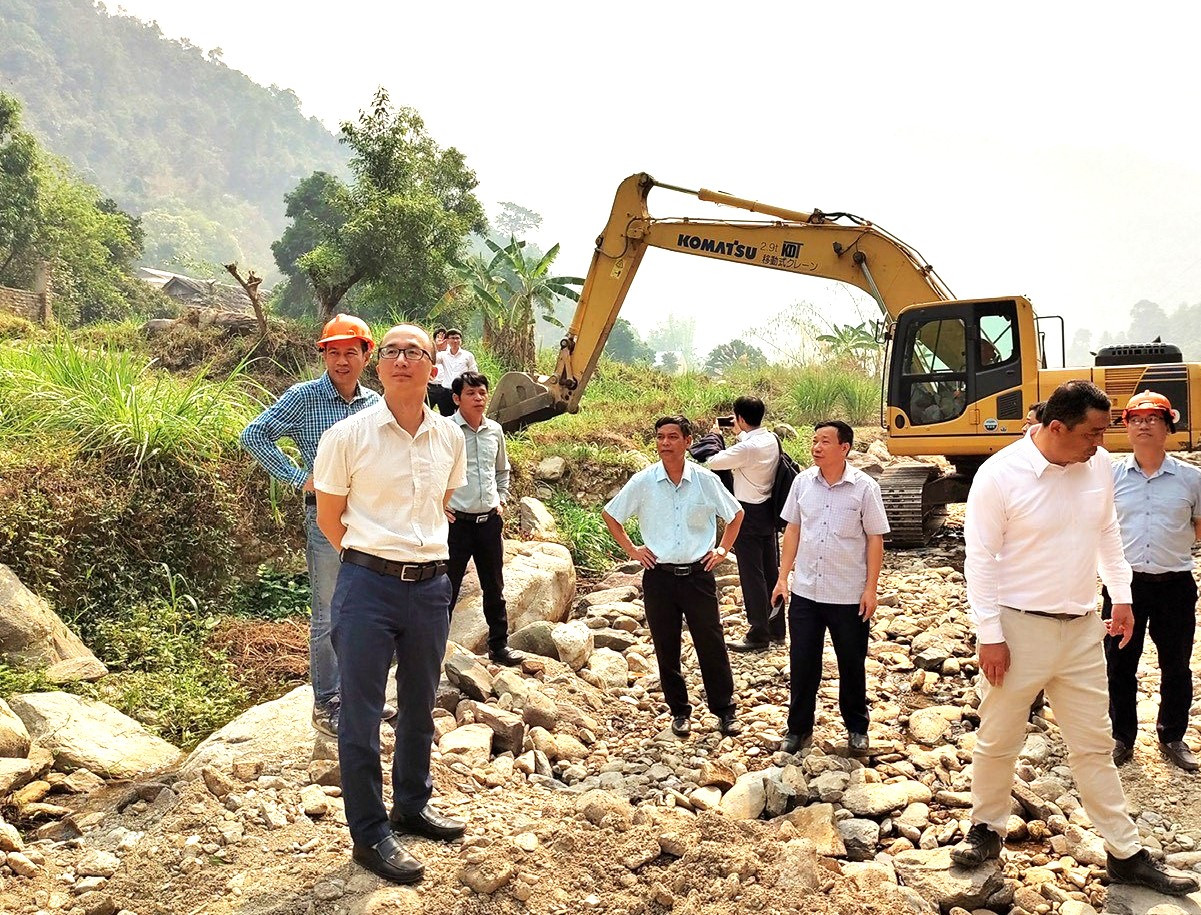 Sở NN&amp;PTNT tỉnh Sơn La thị sát hiện trường xây dựng đập thí điểm