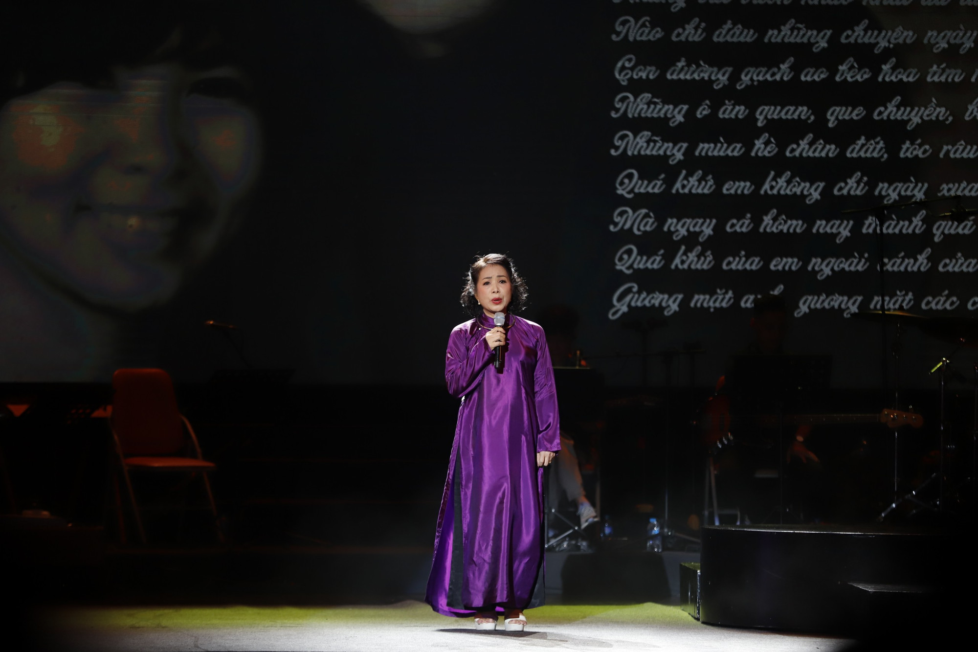 NSƯT Minh Trang thể hiện đầy xúc cảm Thời gian trắng - bài thơ cuối cùng của Xuân Quỳnh.