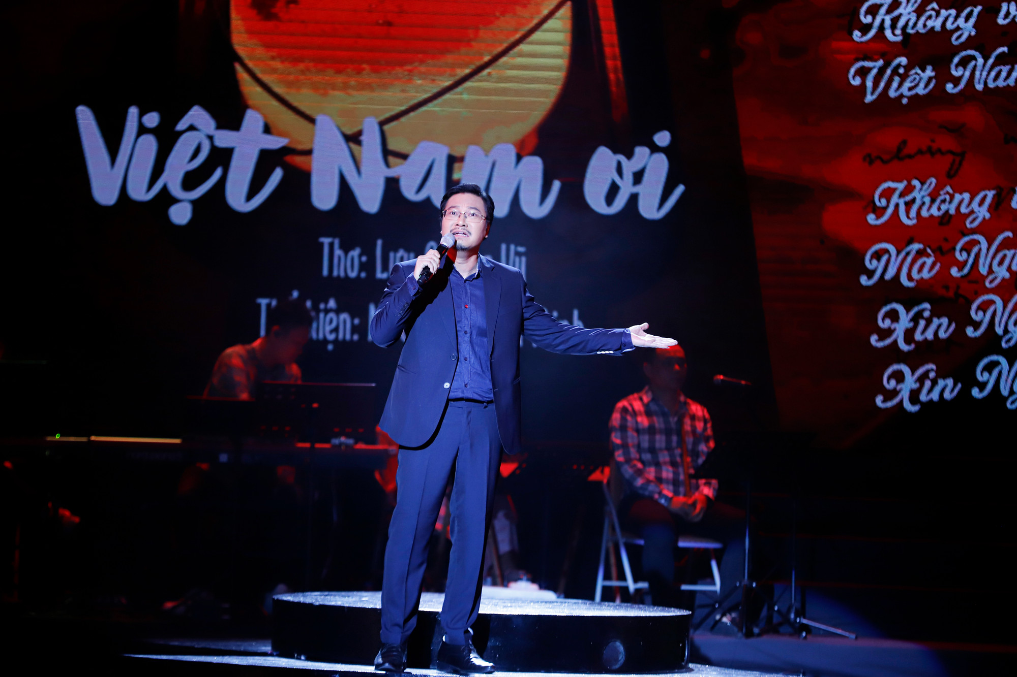 NSƯT Tạ Tuấn Minh thể hiện xuất sắc Việt Nam ơi. Ảnh: BTC