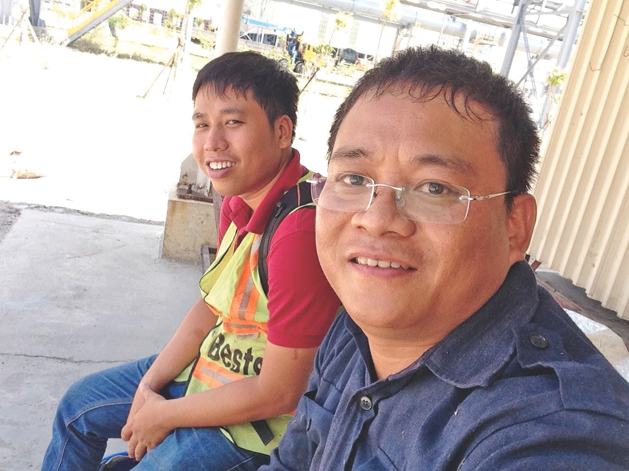 Các phóng viên Sĩ Lực, Đức Anh xin vào làm công nhân Formosa sau thảm họa môi trường để điều tra về hệ thống đảm bảo tiêu chuẩn xả thải của nhà máy thép