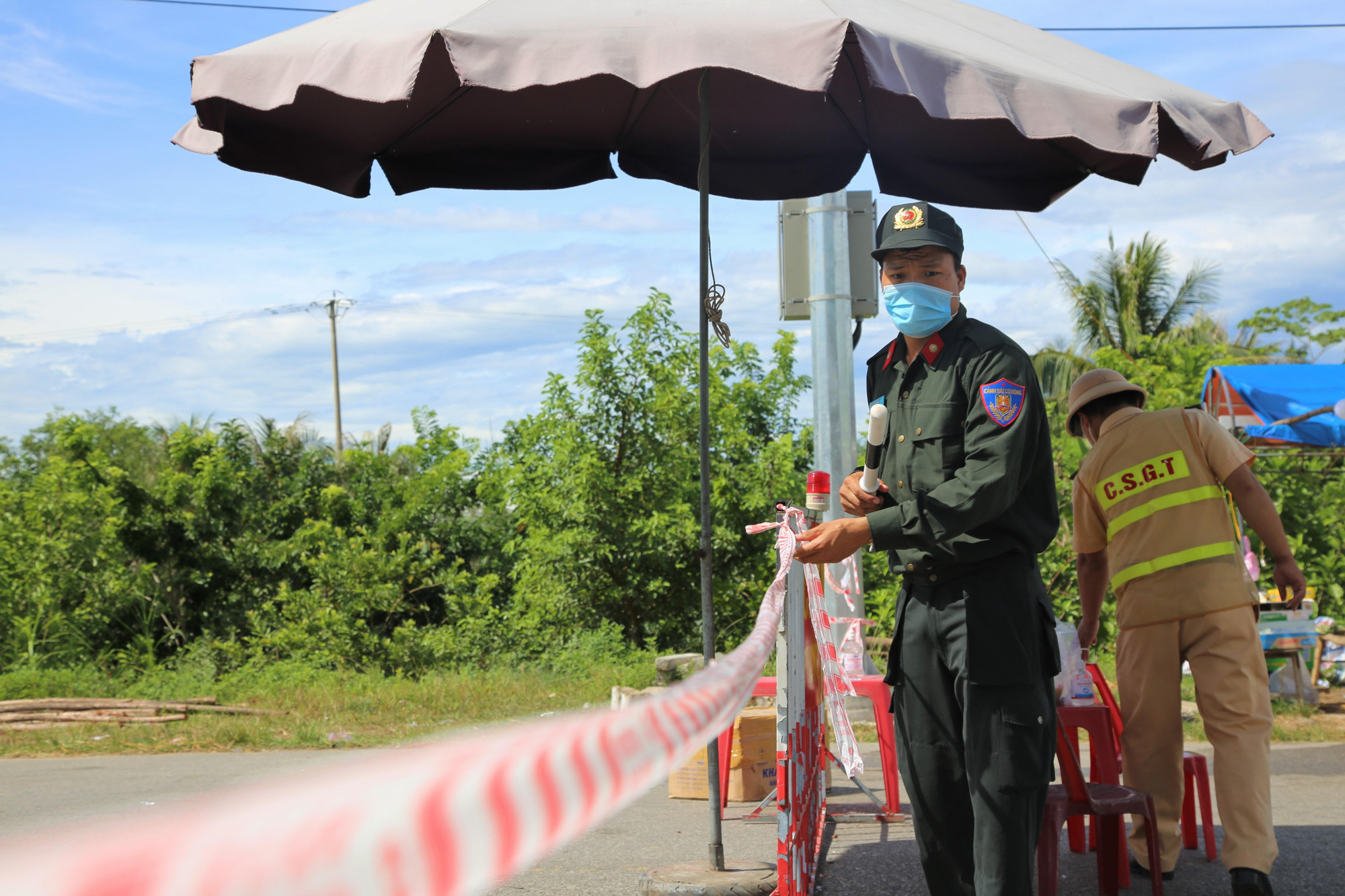 Lá chắn chống dịch nơi cửa ngõ thành phố Hà Tĩnh