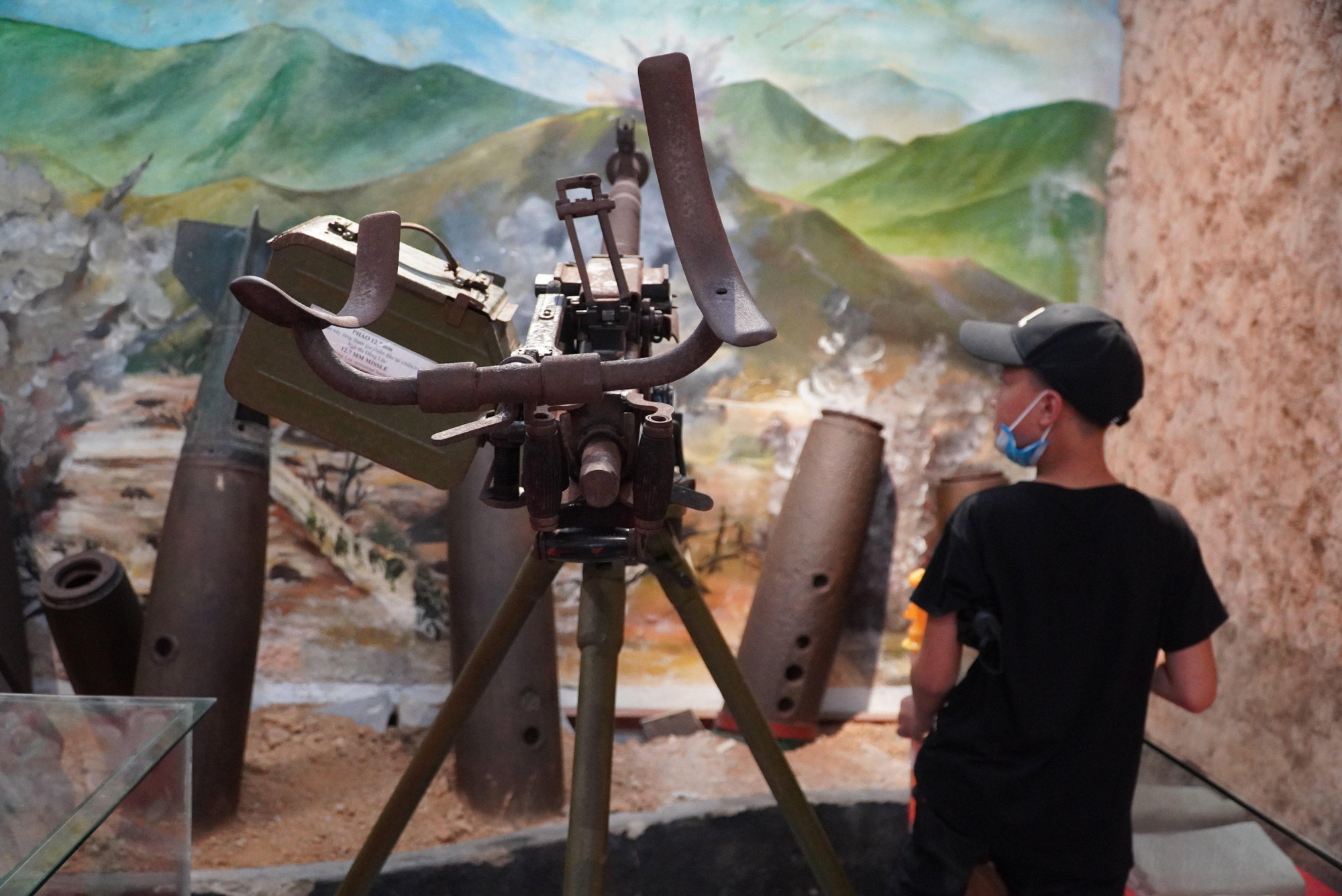 Hiện bảo tàng có hơn 1.000 hiện vật của TNXP tại Ngã ba Đồng Lộc trong kháng chiến chống Mỹ cứu nước. Trong số hàng nghìn tư liệu, hiện vật trưng bày tại bảo tàng này thì những kỷ vật của 10 cô gái Ngã ba Đồng Lộc được nhiều người quan tâm.