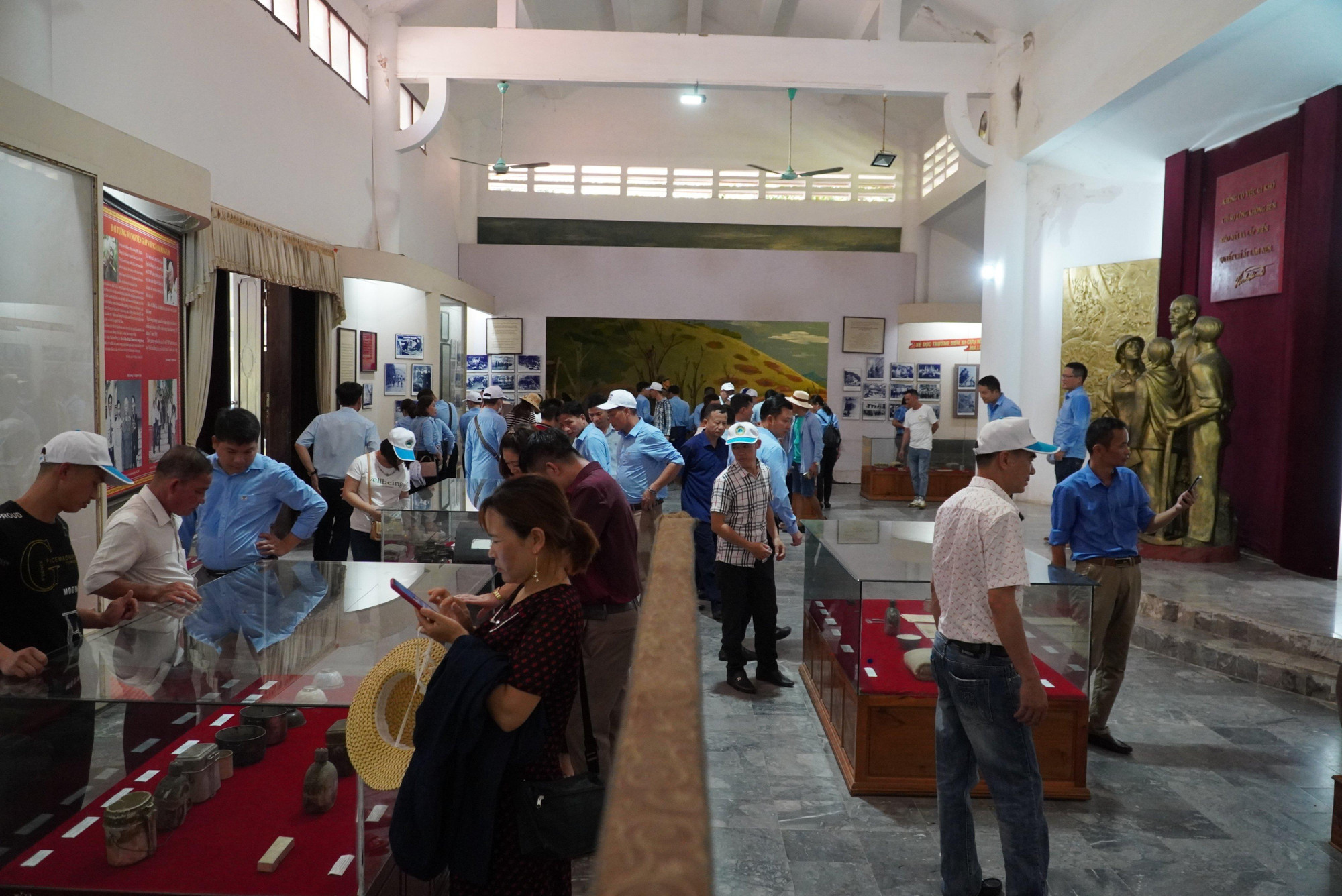 Tại bảo tàng Ngã ba Đồng Lộc, nơi đang lưu giữ nhiều kỷ vật của 10 cô gái thanh niên xung phong và kỷ vật trong cuộc kháng chiến tại "toạ độ lửa". Có kỷ vật được tìm thấy ngay tại hố bom nơi các chị nằm lại, nhưng cũng có những kỷ vật được gia đình cất giữ nhiều năm trước khi giao lại cho bảo tàng.